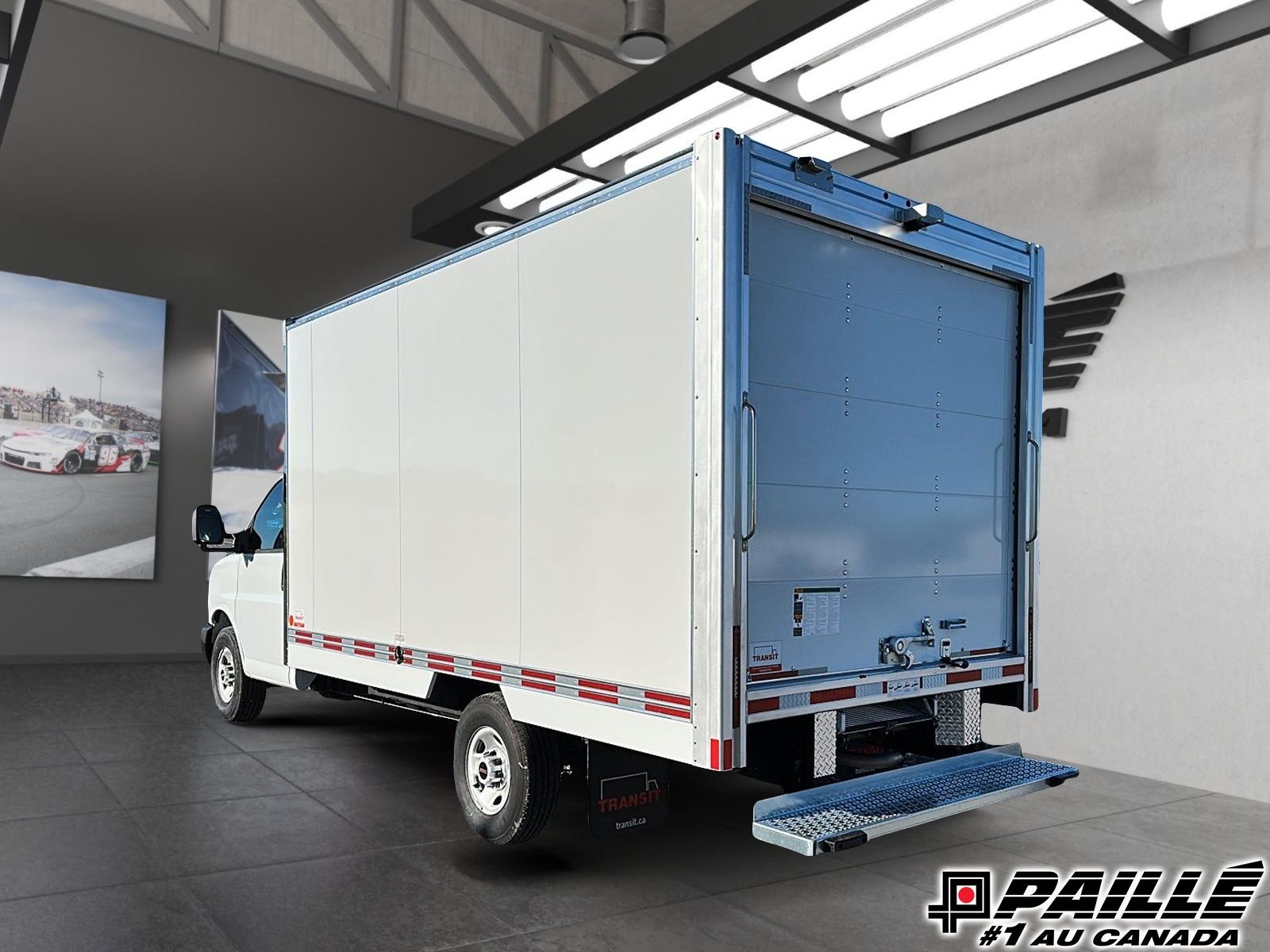 GMC Savana Cutaway 3500  2025 à Berthierville, Québec