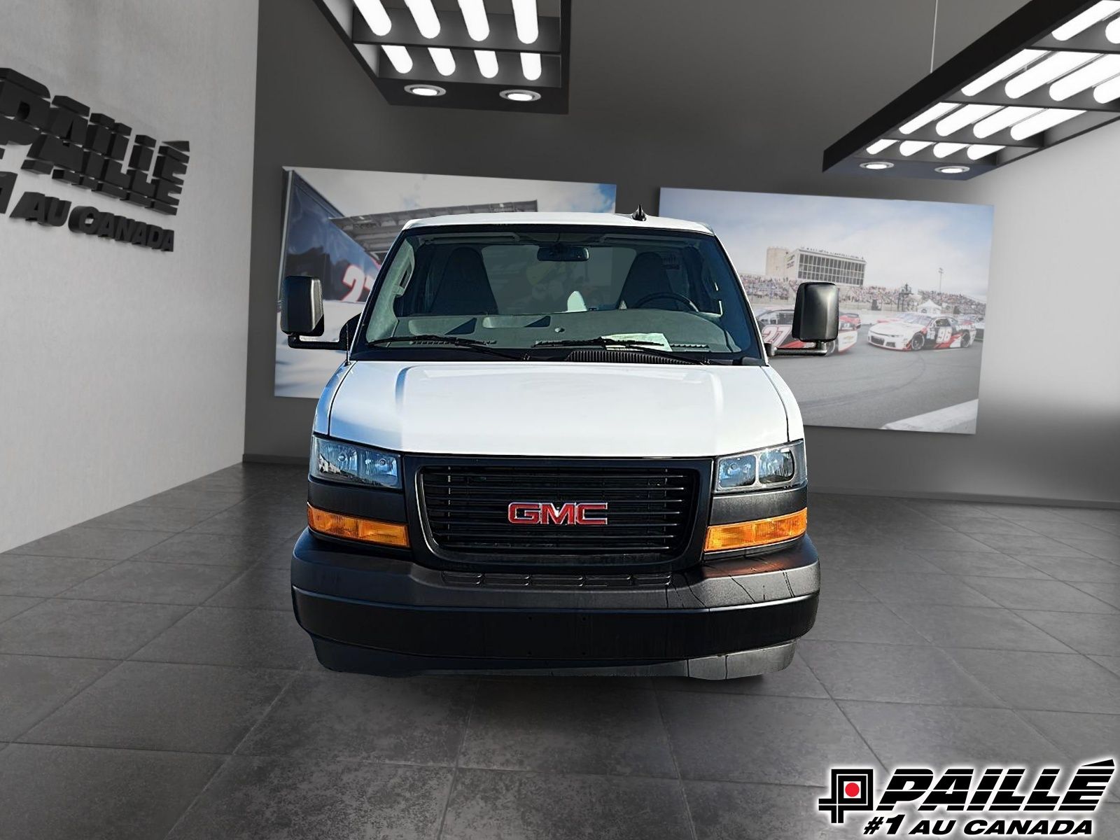 GMC Savana Cutaway 3500  2025 à Berthierville, Québec