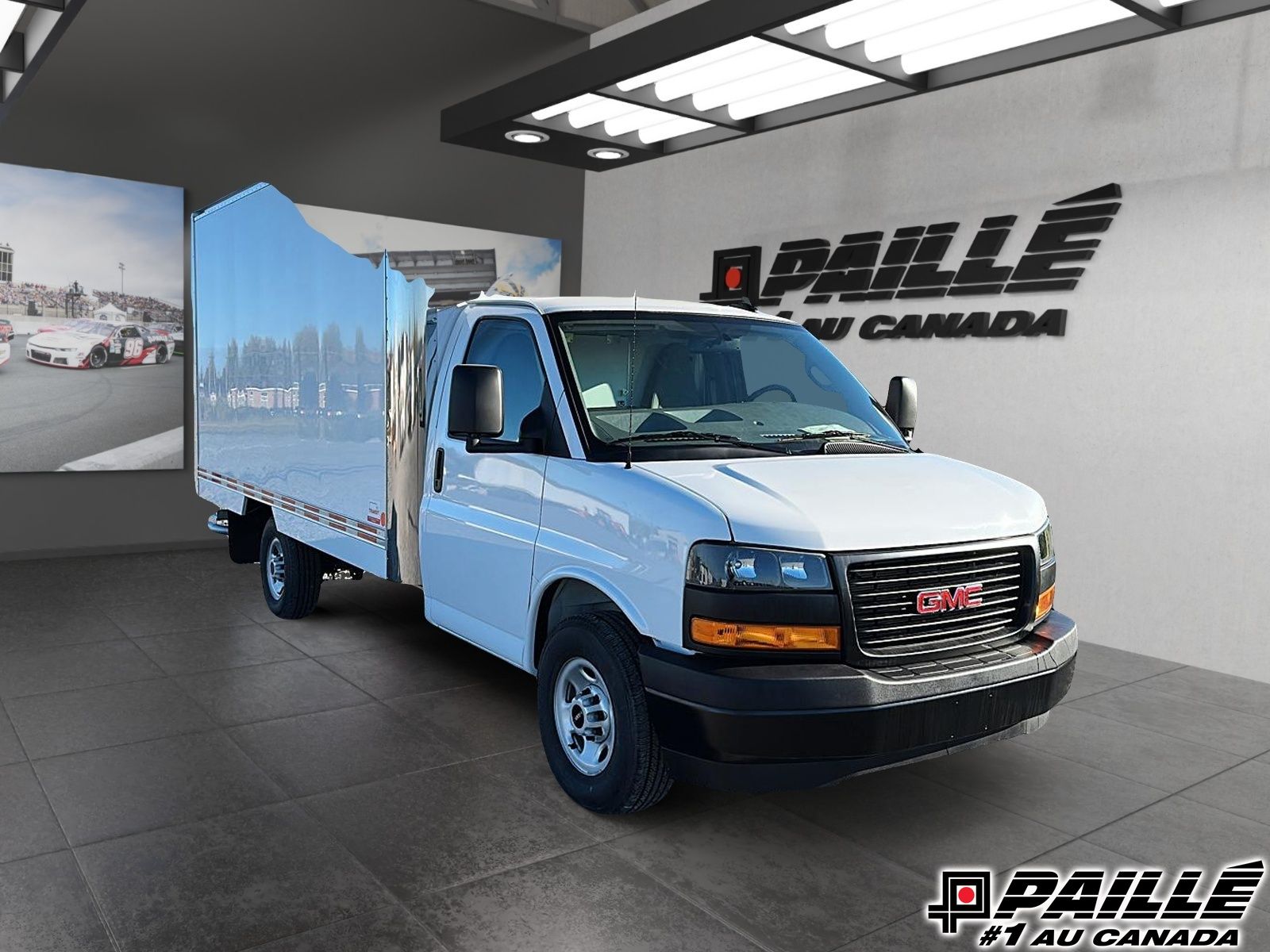 GMC Savana Cutaway 3500  2025 à Berthierville, Québec