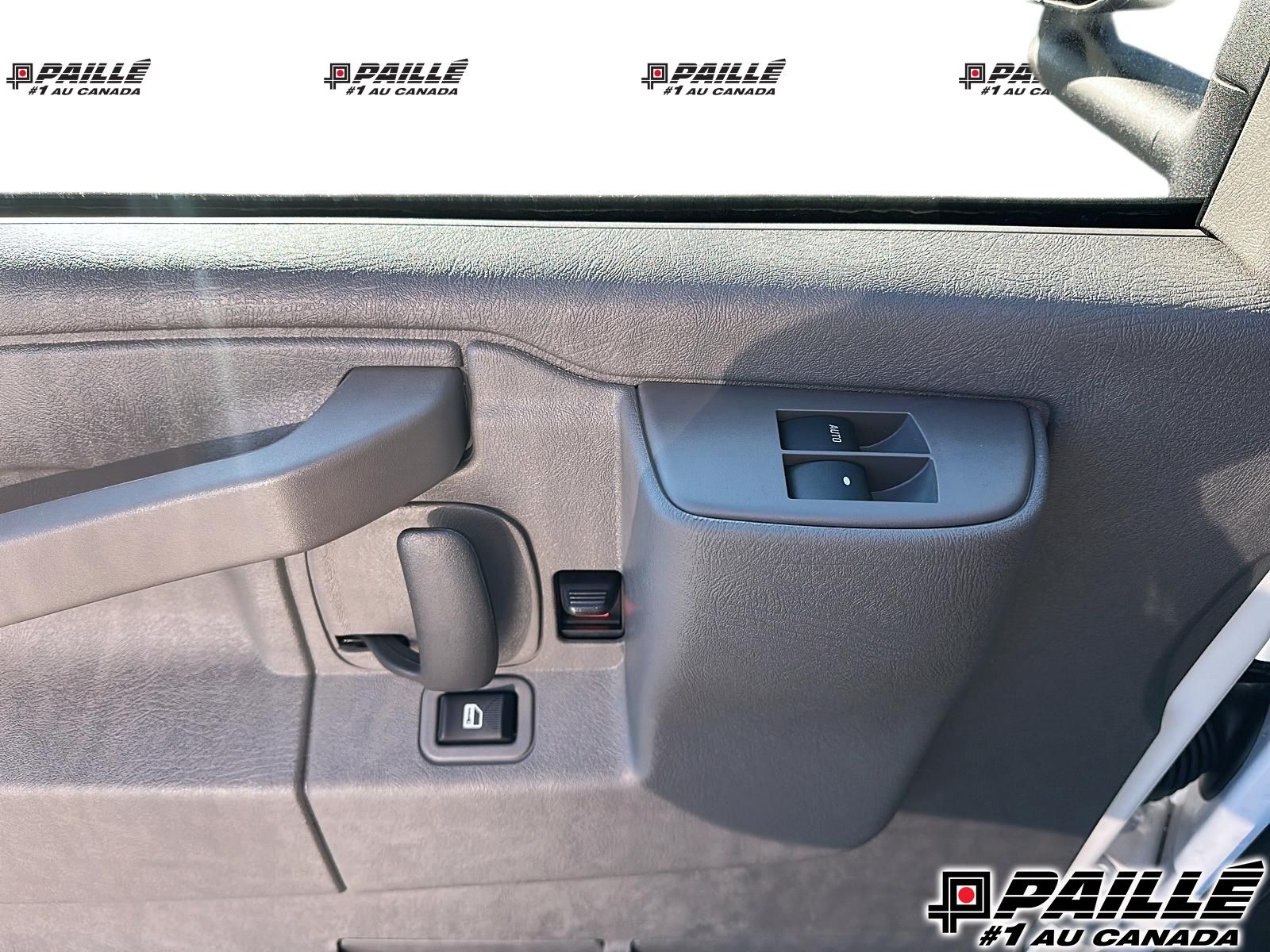 GMC Savana Cutaway 3500  2025 à Berthierville, Québec