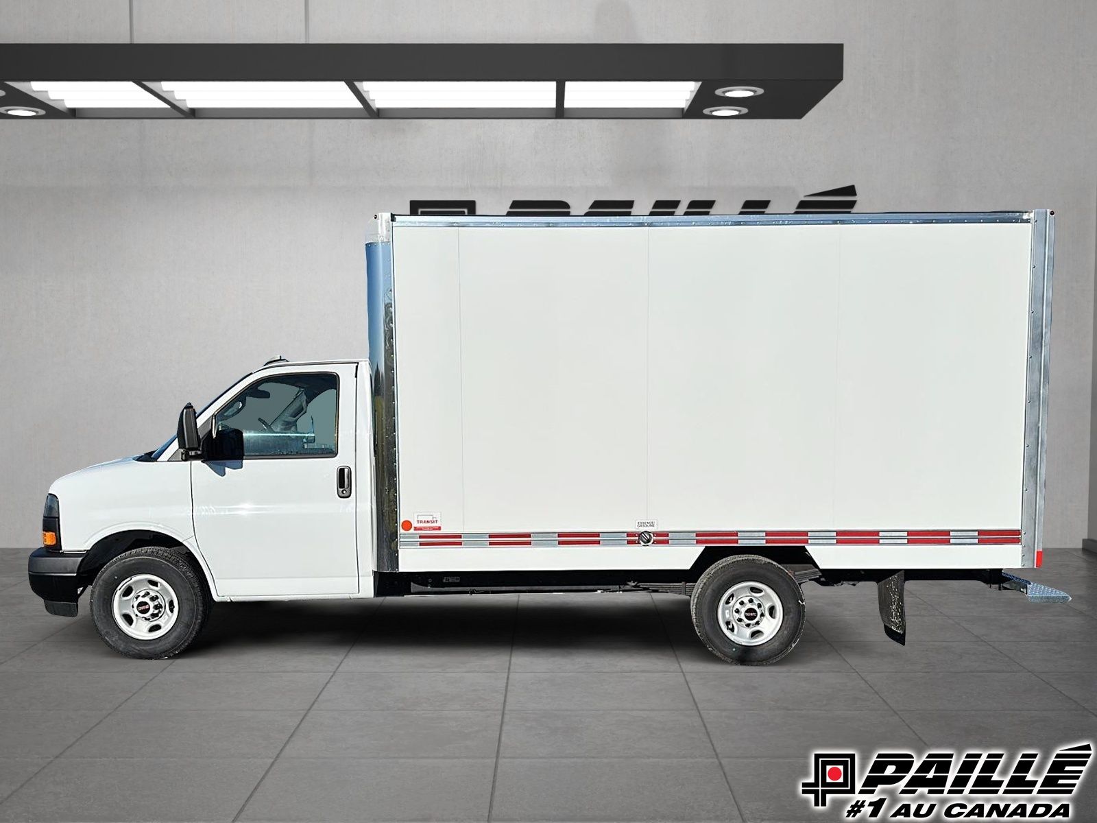 GMC Savana Cutaway 3500  2025 à Berthierville, Québec