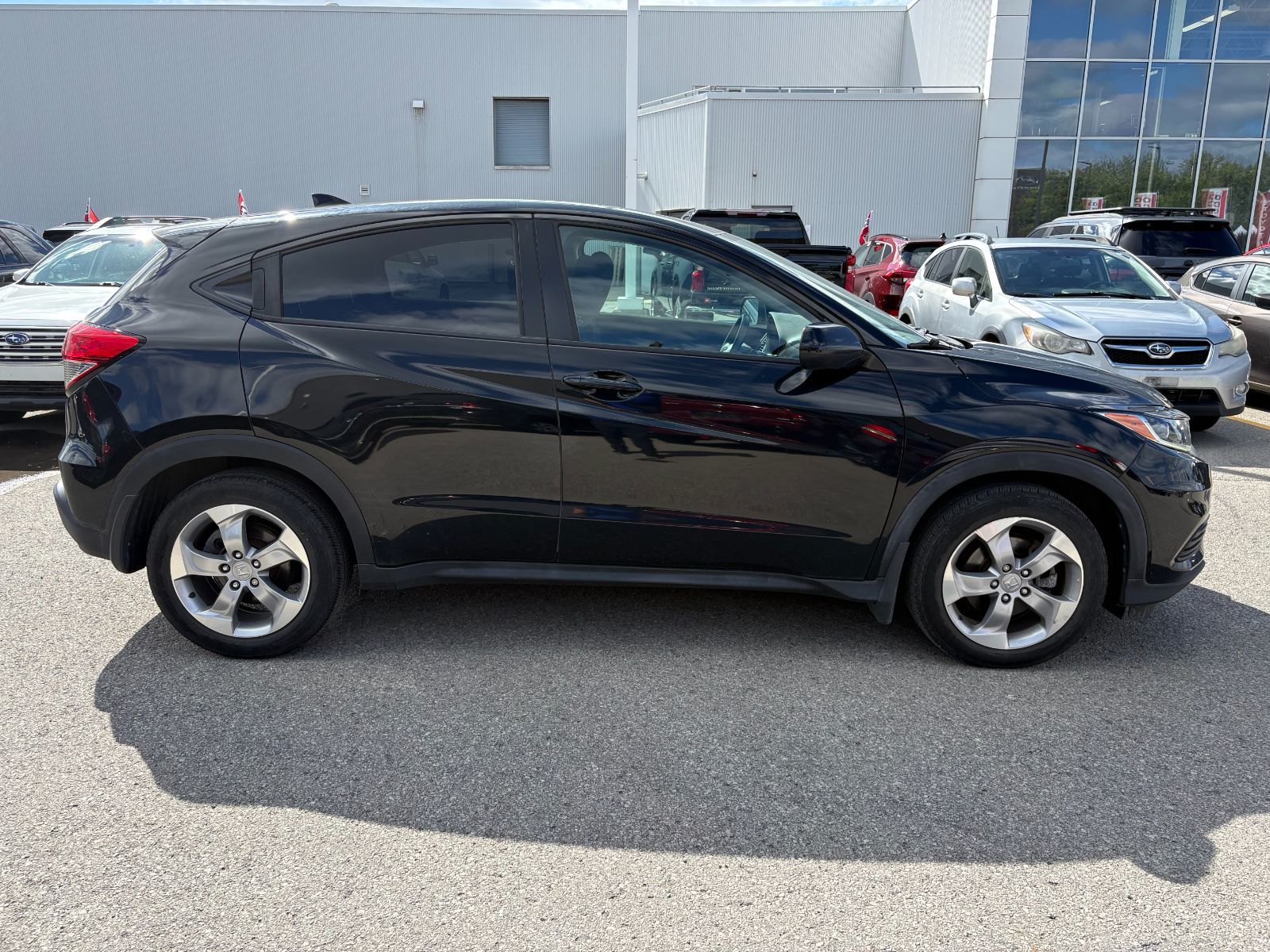 Photo Honda HR-V LX - 2WD/FWD - HEATED SEATS - BACK-UP CAMERA 2022 #4