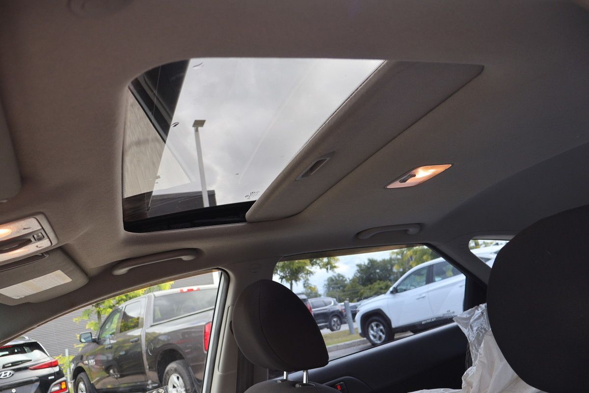 Photo 2012 Kia Forte 5-Door EX - SUNROOF - A/C BLOW COLD - AUTOMATIC #8