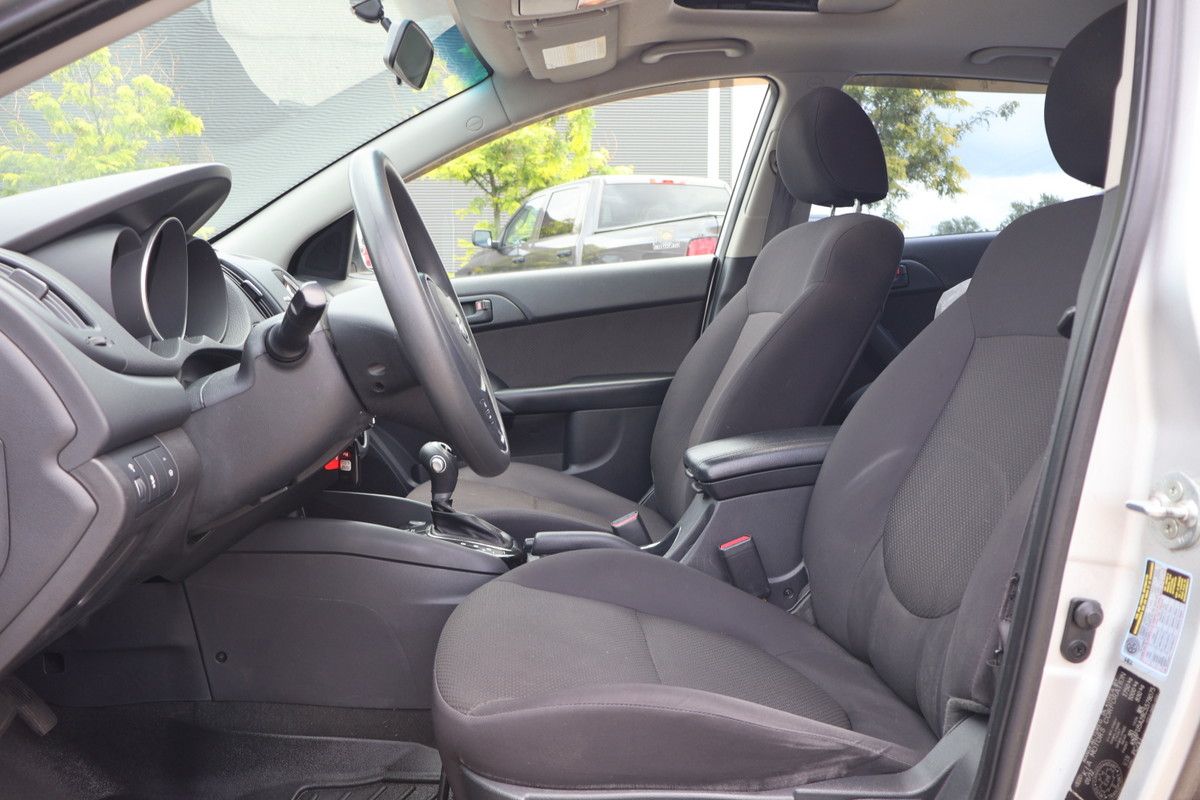 Photo 2012 Kia Forte 5-Door EX - SUNROOF - A/C BLOW COLD - AUTOMATIC #7