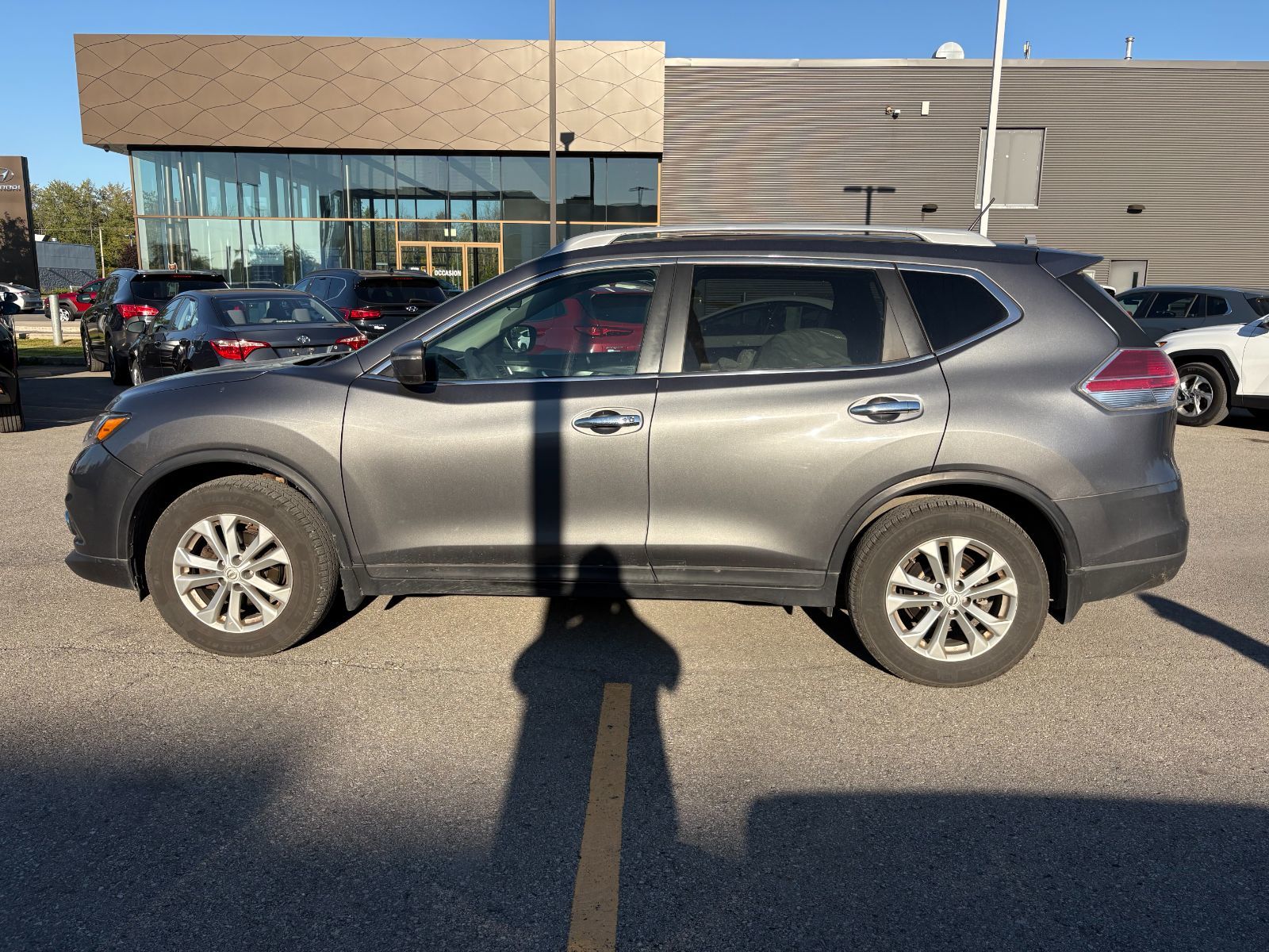 Photo 2015 Nissan Rogue SV - AWD - PANORAMIC SUNROOF - BACK-UP CAMERA #8
