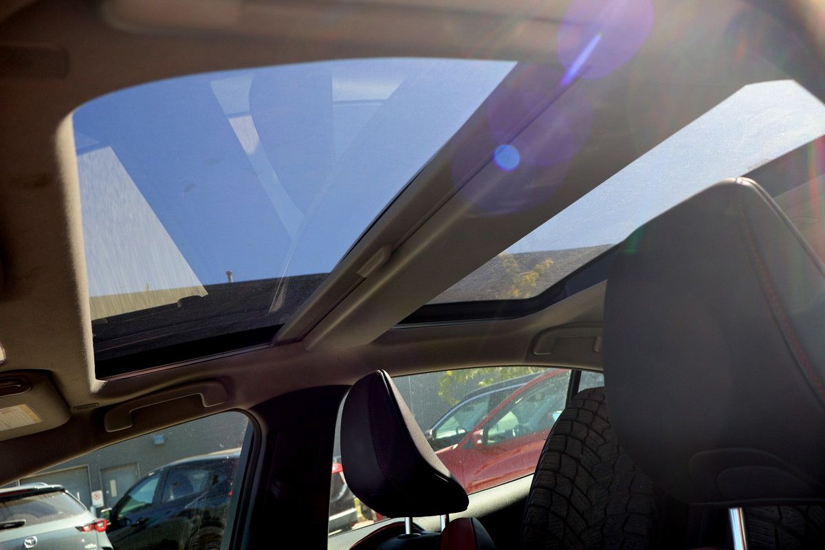 Photo 2025 Toyota Prius Plug-In Hybrid PLUG-IN HYBRID - XSE - DUAL SUNROOF - LEATHER #8