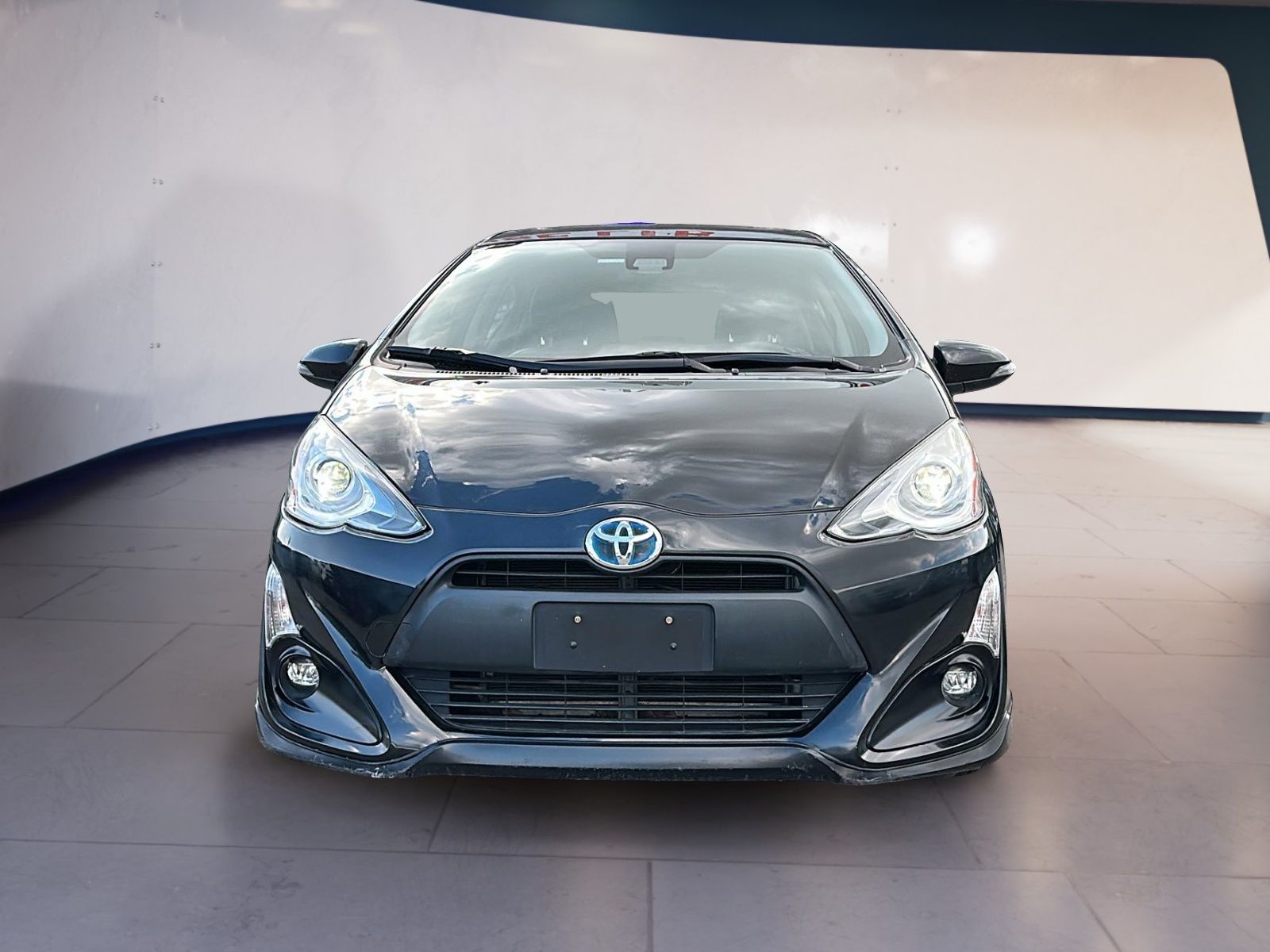 Photo 2017 Toyota Prius c Hybrid Technology #2