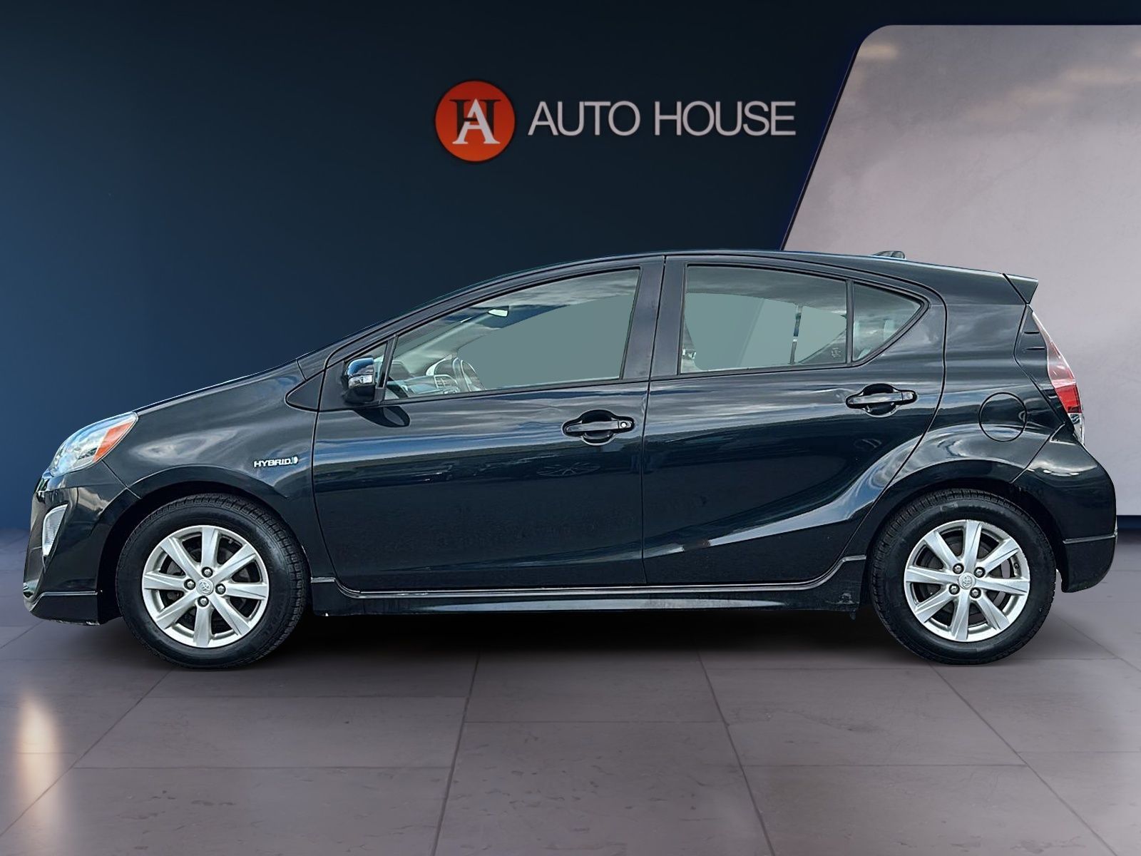 Photo 2017 Toyota Prius c Hybrid Technology #5