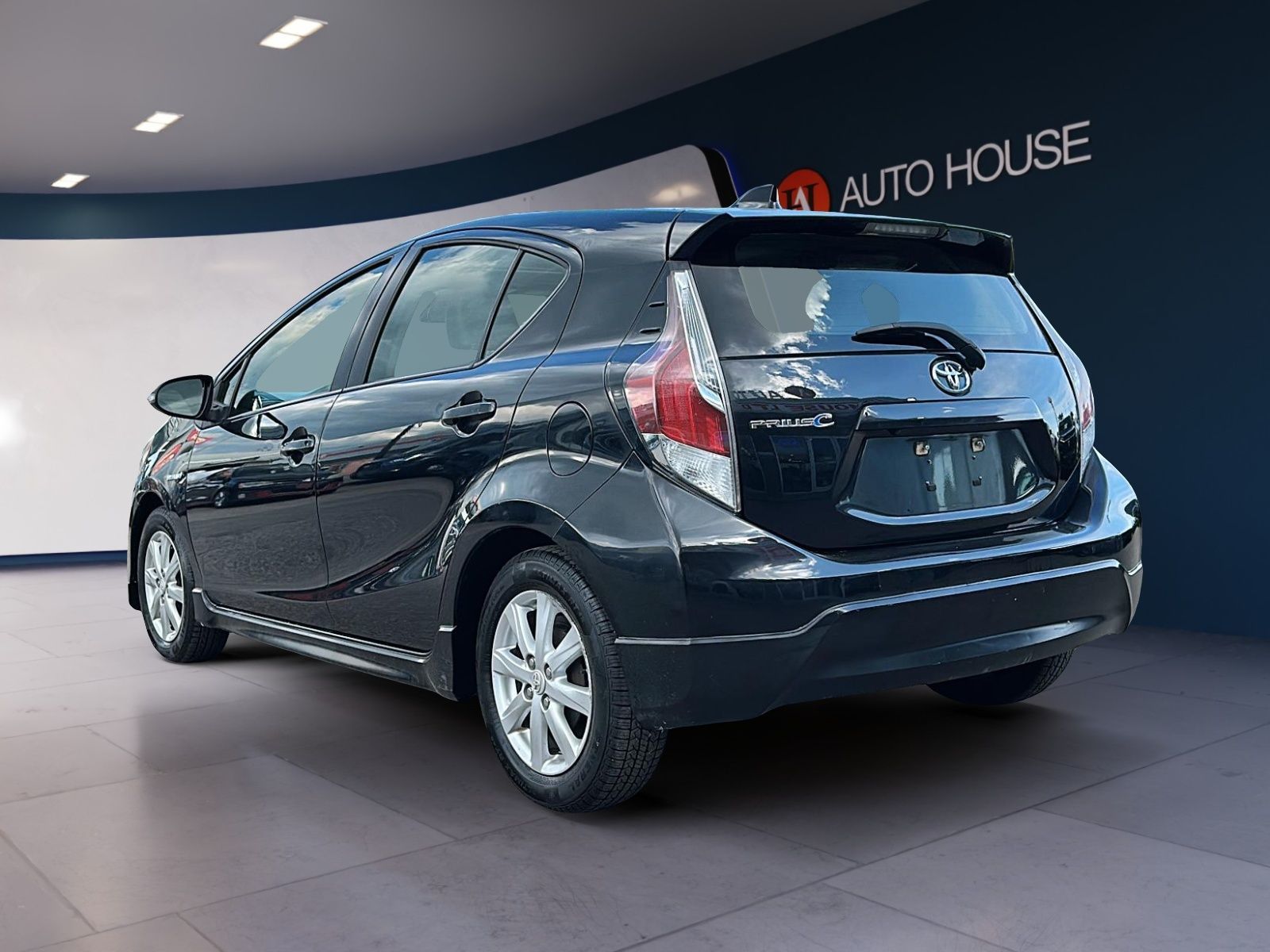 Photo 2017 Toyota Prius c Hybrid Technology #4