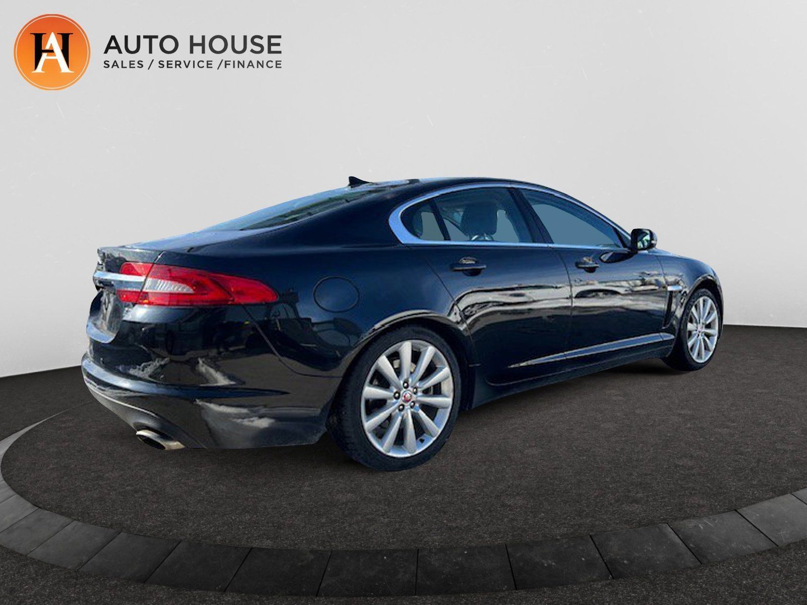 Photo 2014 Jaguar XF SPORT AWD | HEATED SEATS | SUNROOF #4