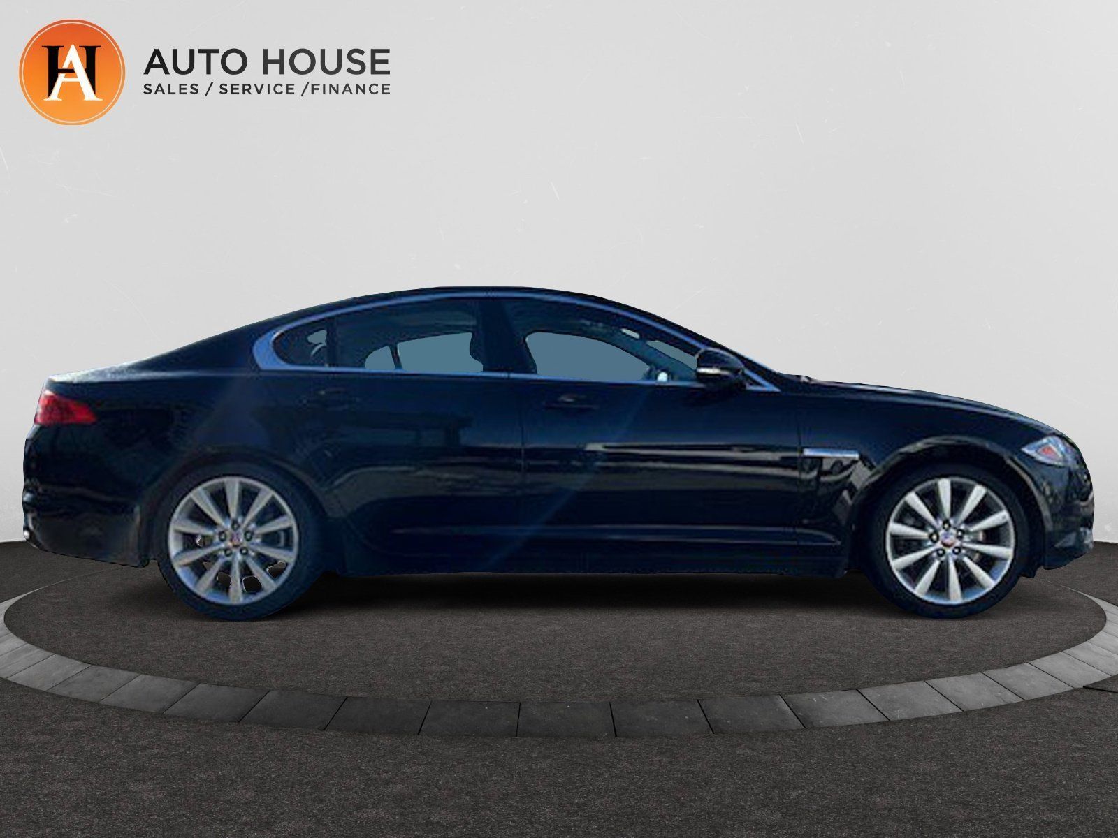 Photo 2014 Jaguar XF SPORT AWD | HEATED SEATS | SUNROOF #3