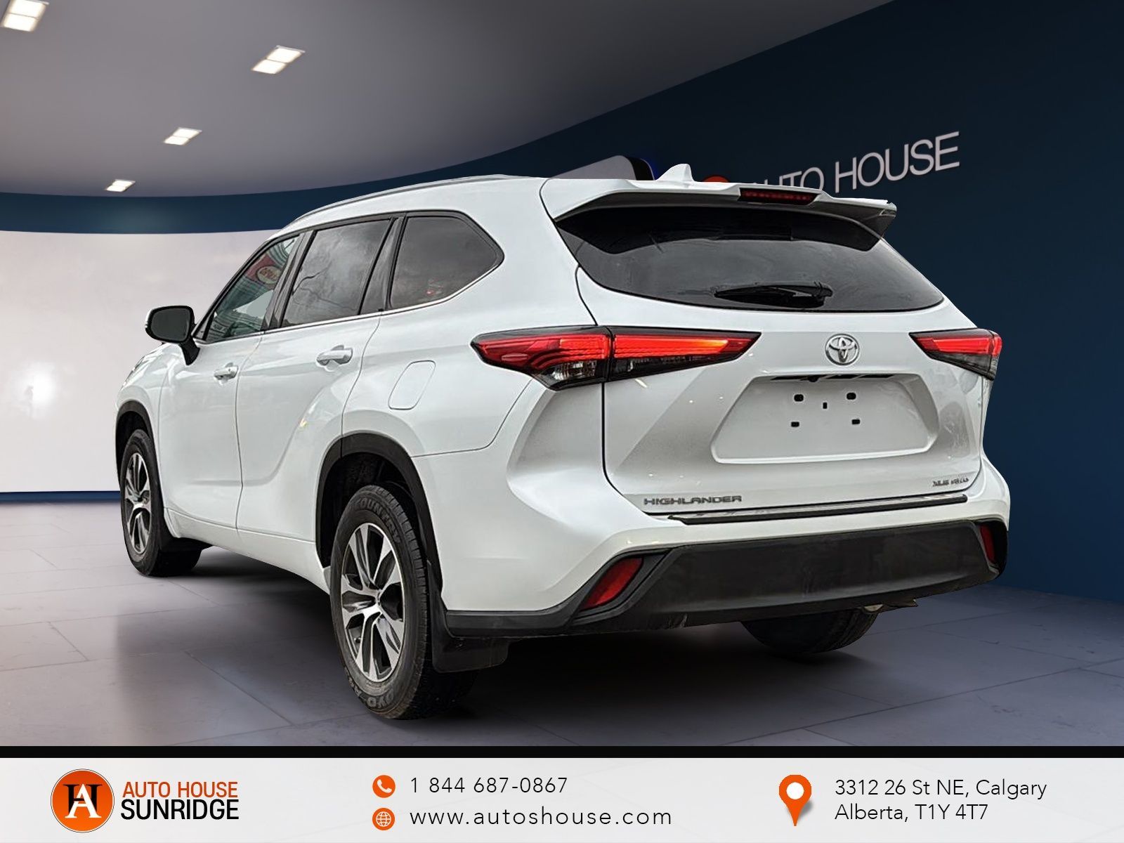 Photo 2022 Toyota Highlander XLE AWD #4