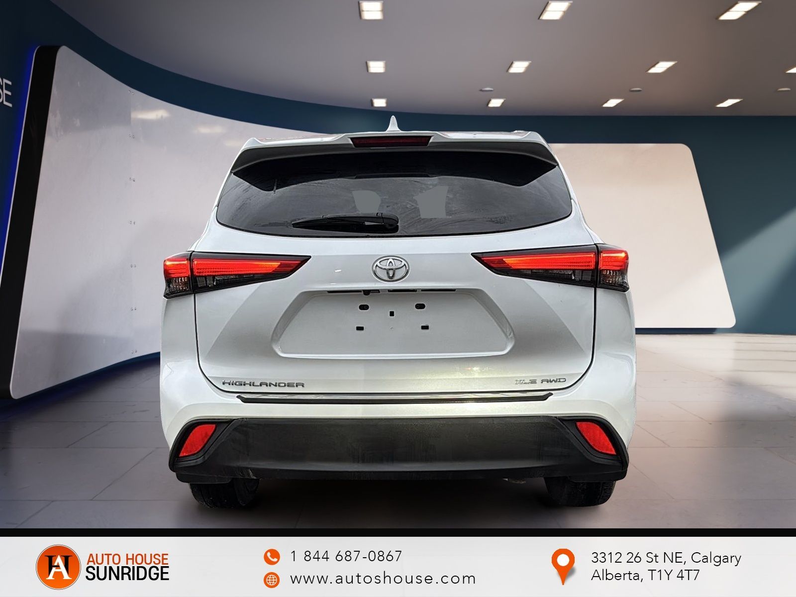 Photo 2022 Toyota Highlander XLE AWD #3