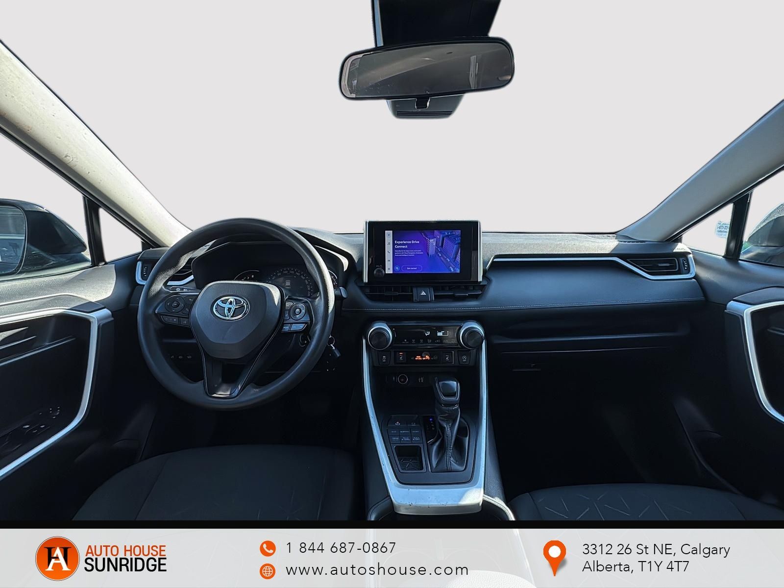 Photo 2024 Toyota RAV4 LE AWD #8