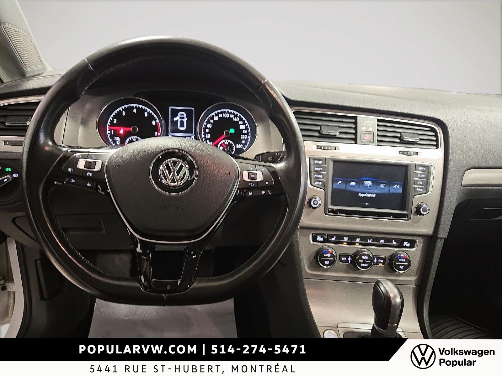 2017 Volkswagen Golf Comfortline Low Kilometer & Sunroof!