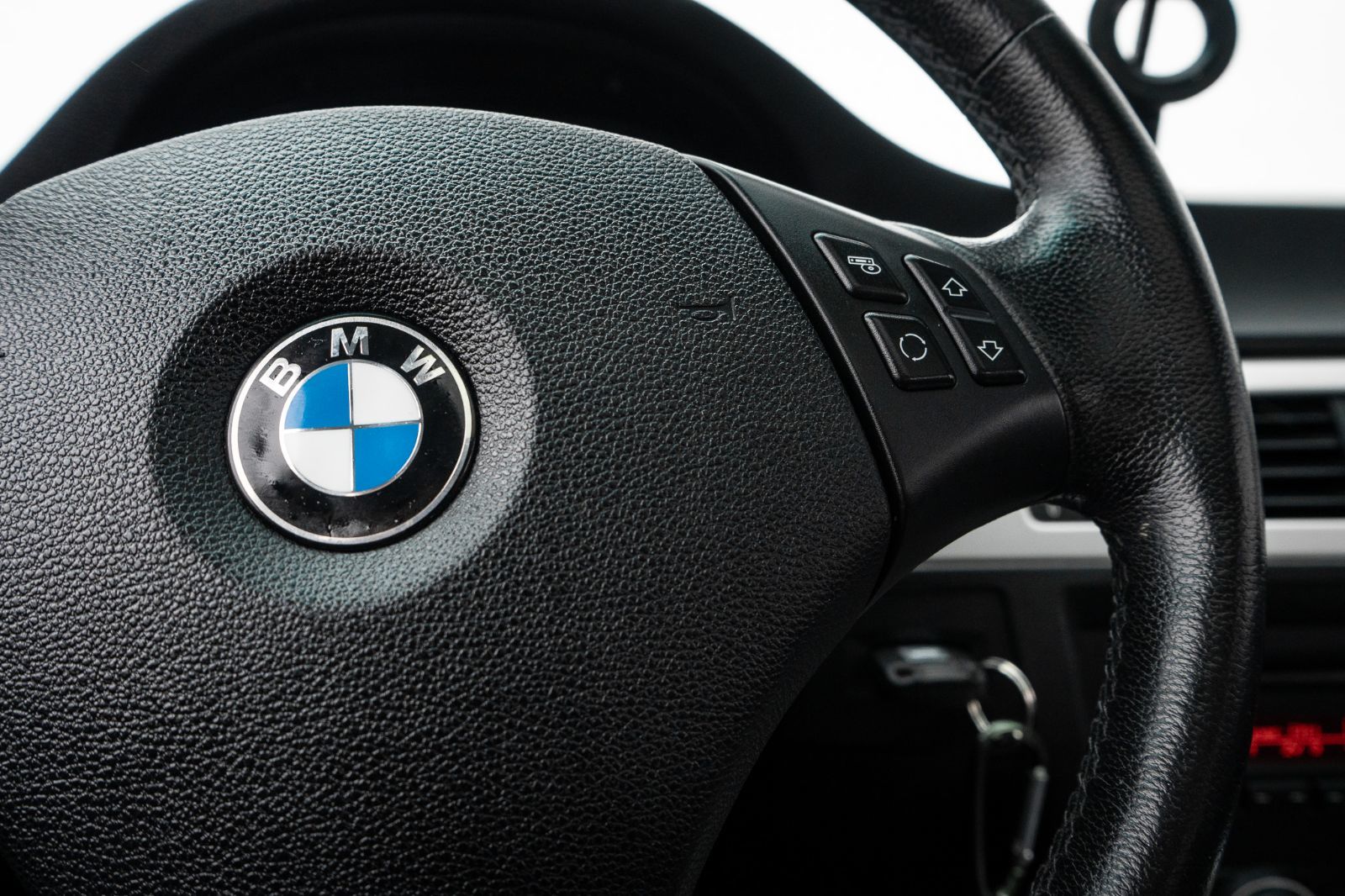 2011 BMW 3 Series 323i-12