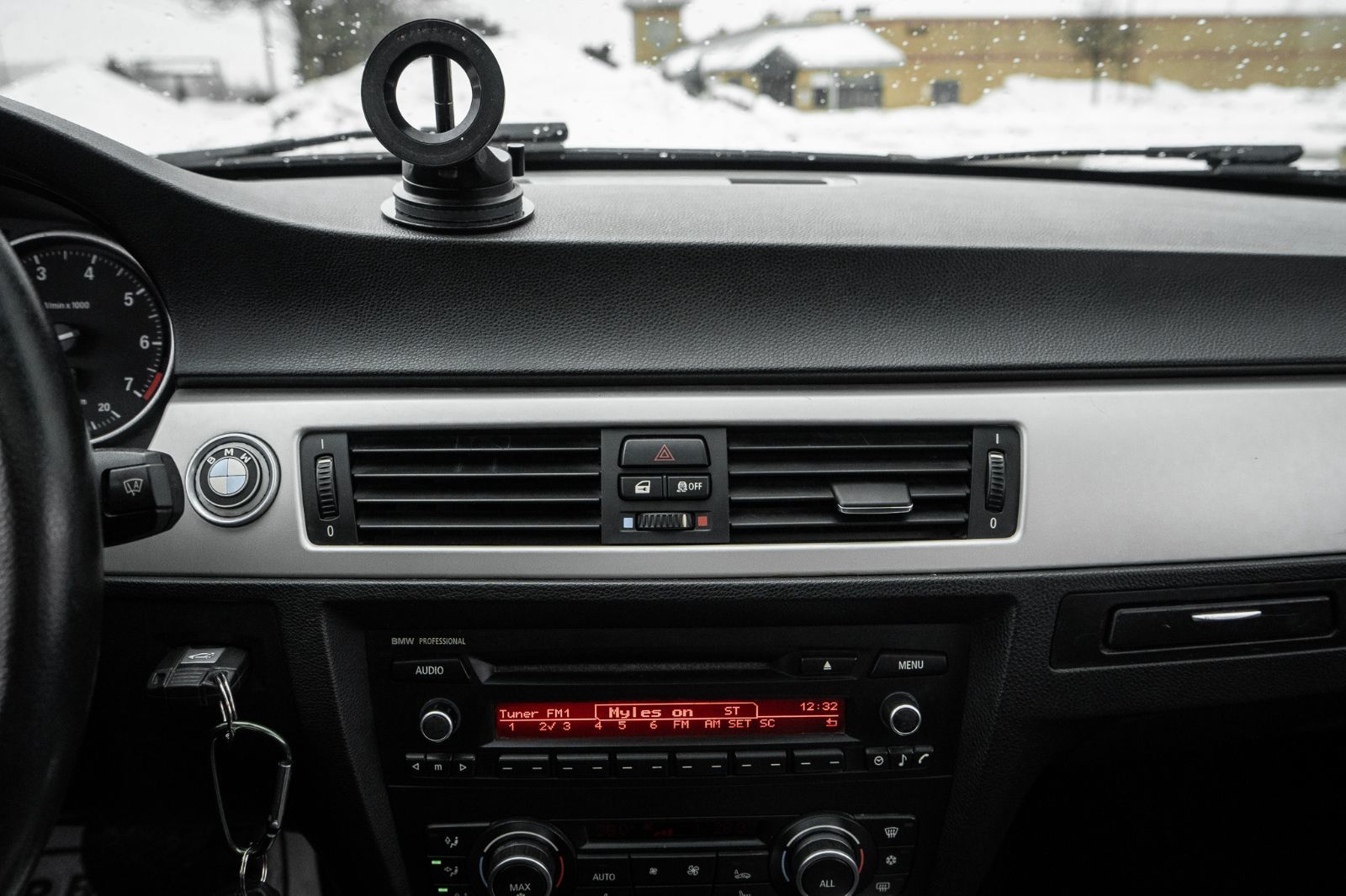 2011 BMW 3 Series 323i-16