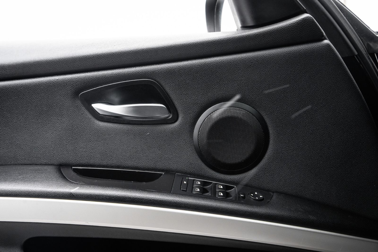 2011 BMW 3 Series 323i-23