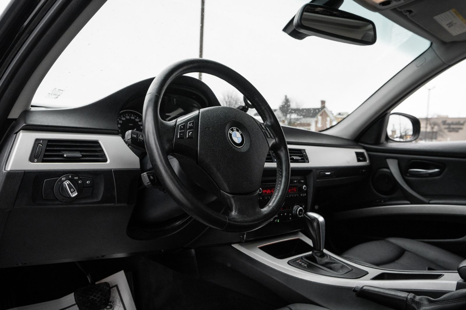 2011 BMW 3 Series 323i-26