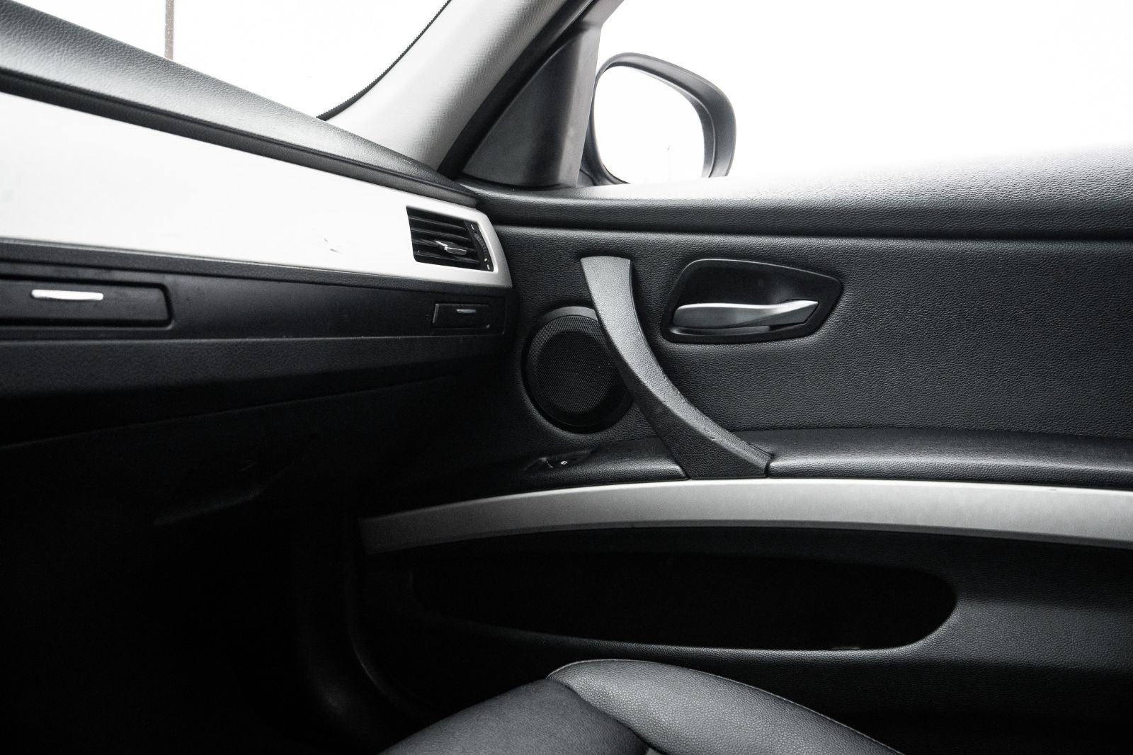 2011 BMW 3 Series 323i-22