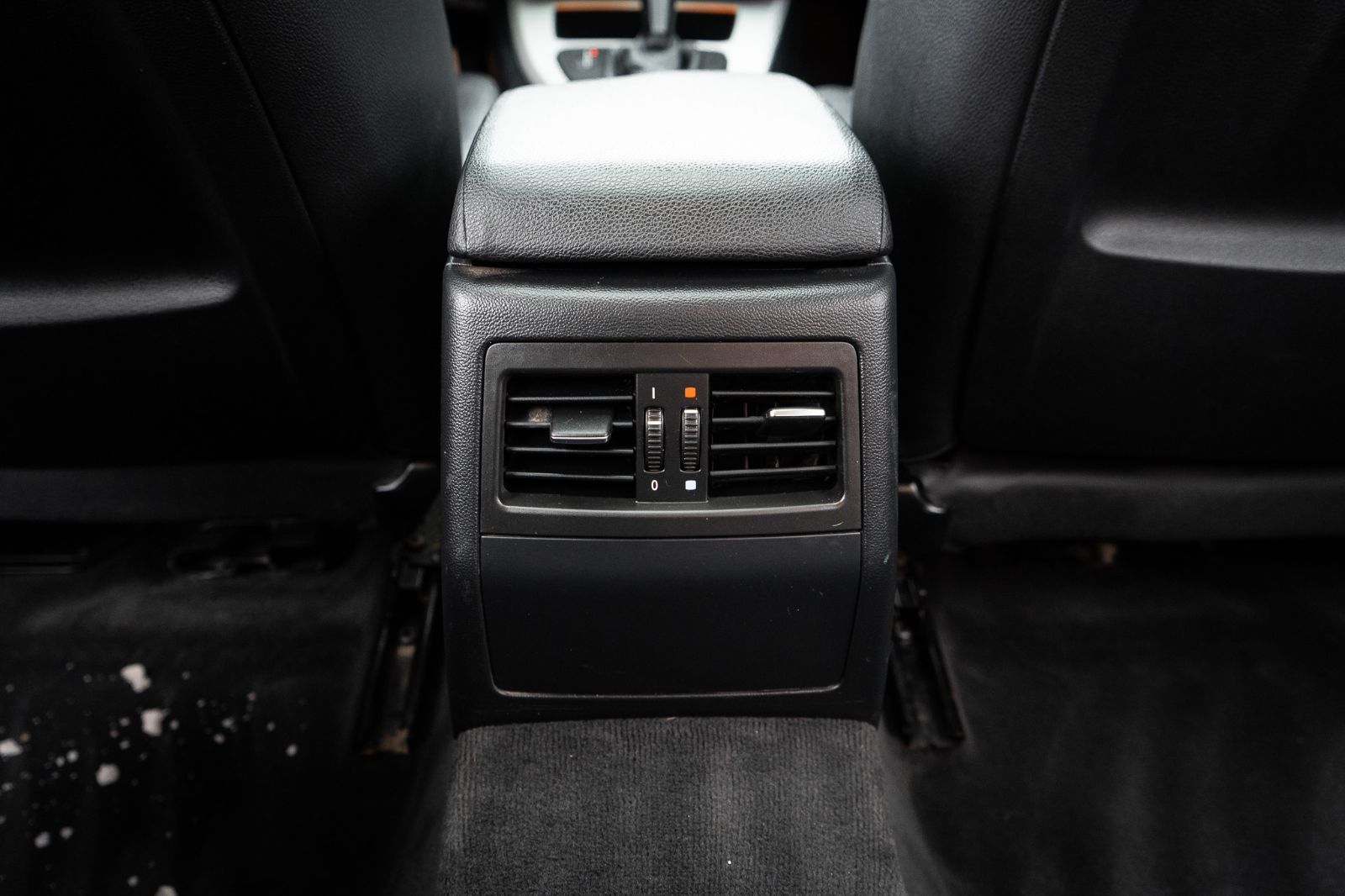 2011 BMW 3 Series 323i-30