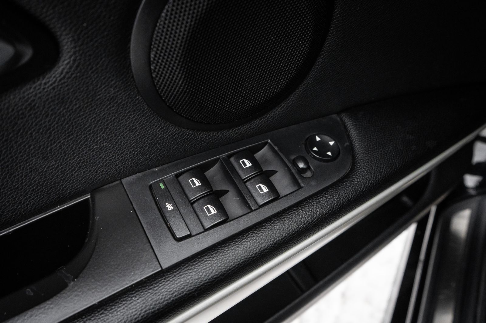 2011 BMW 3 Series 323i-24