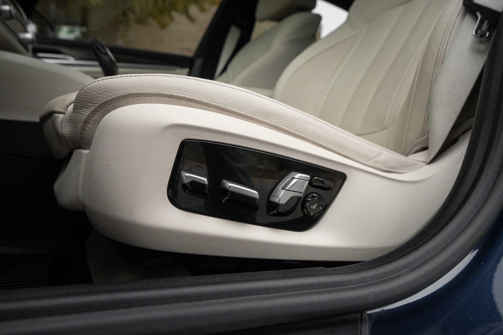 2020 BMW 5 Series 530i xDrive-32