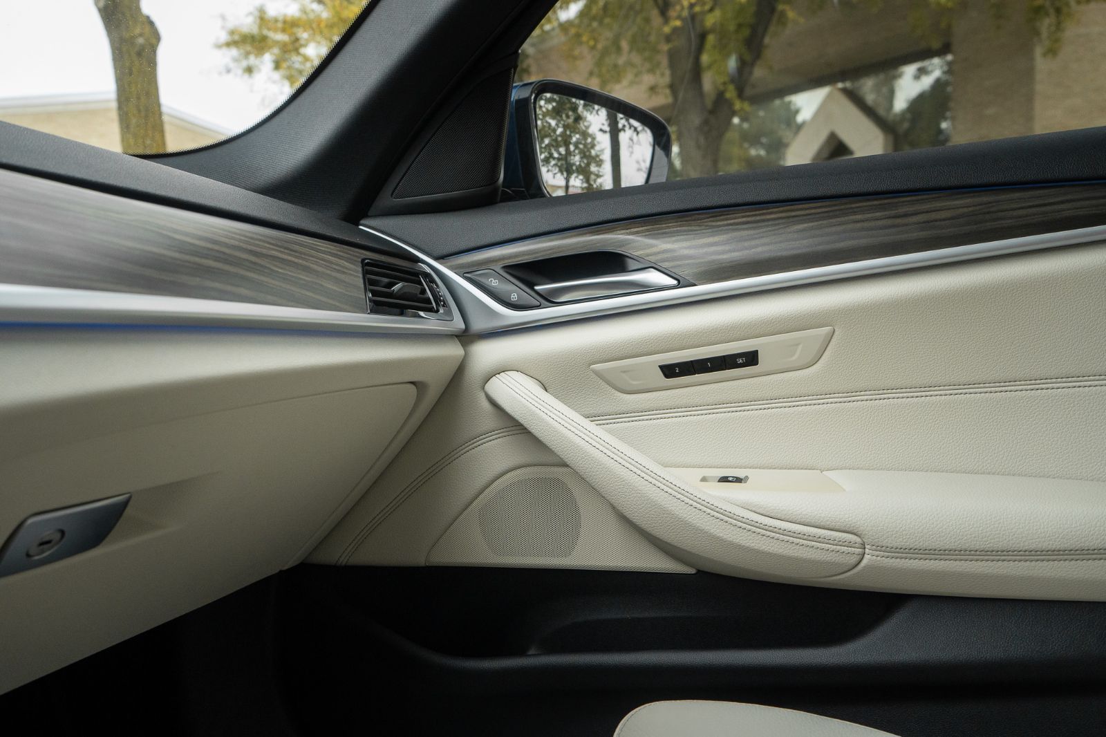 2020 BMW 5 Series 530i xDrive-23