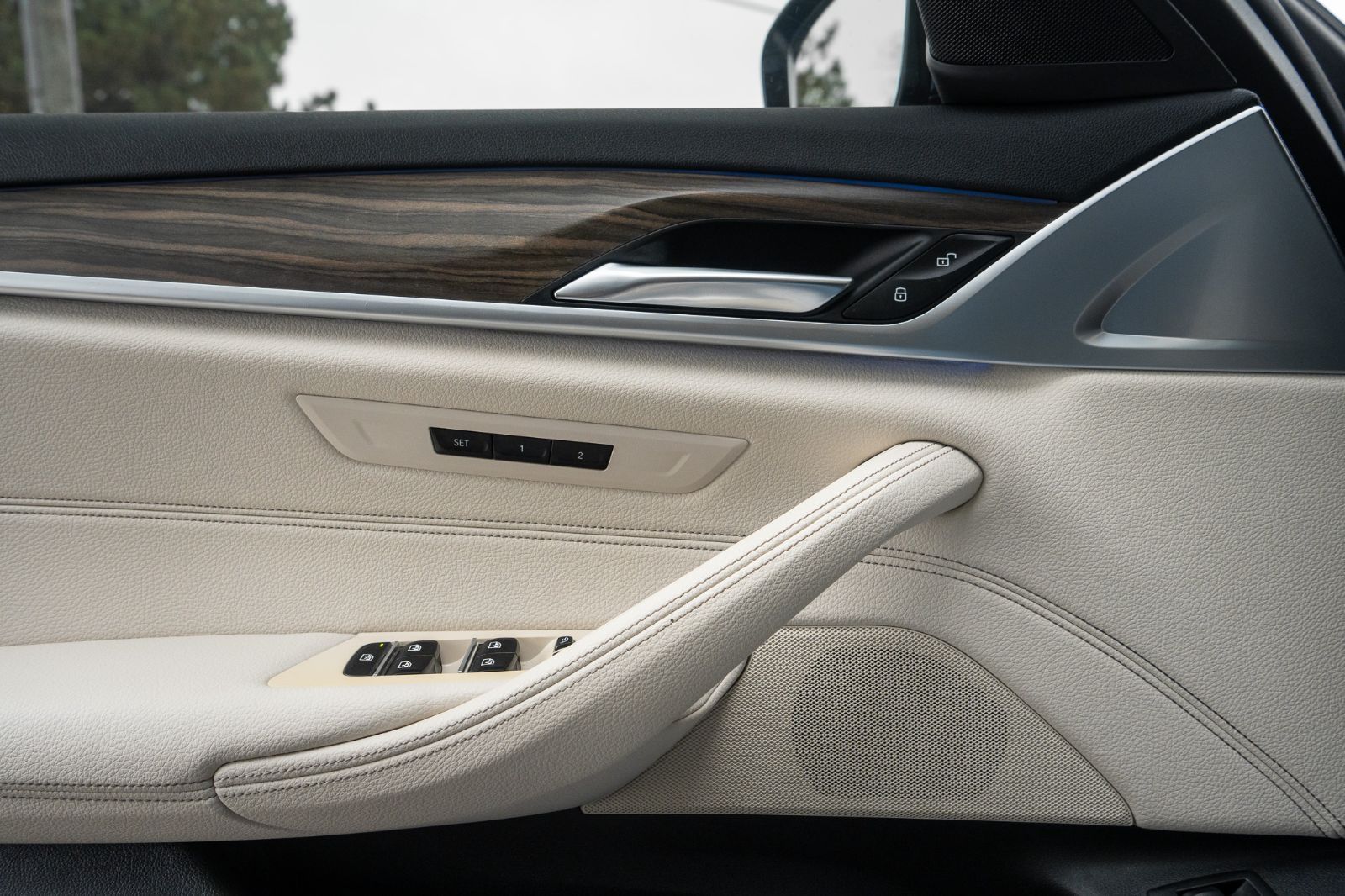 2020 BMW 5 Series 530i xDrive-29