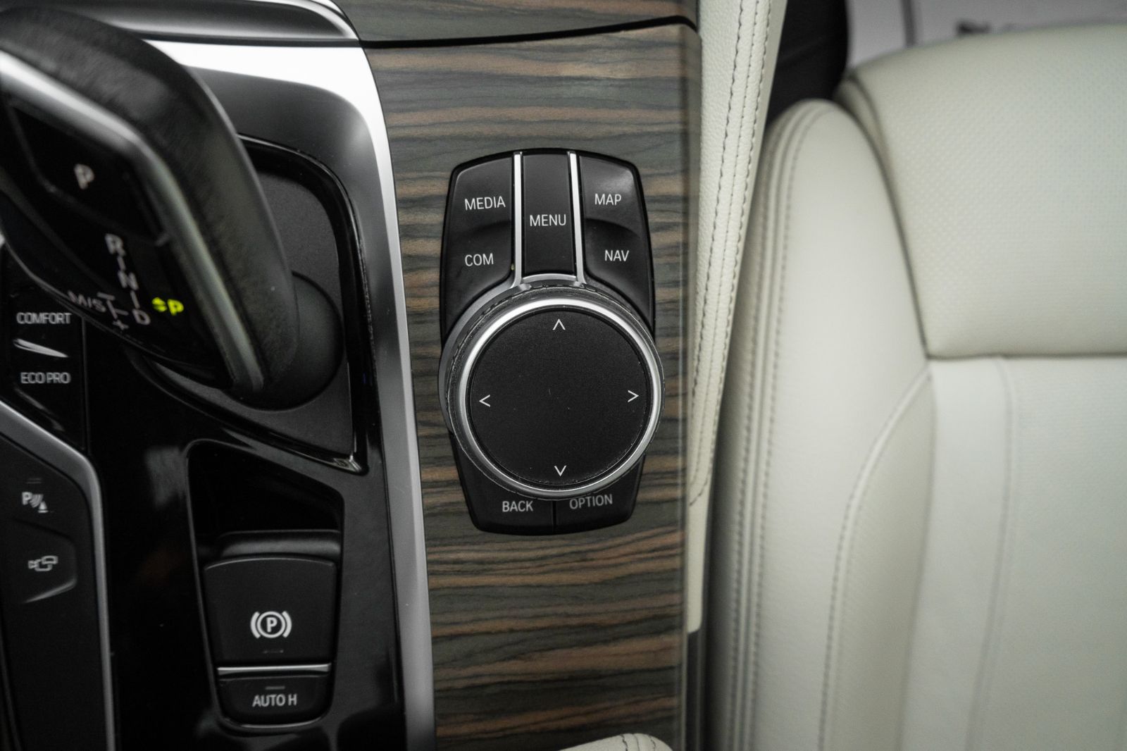 2020 BMW 5 Series 530i xDrive-22