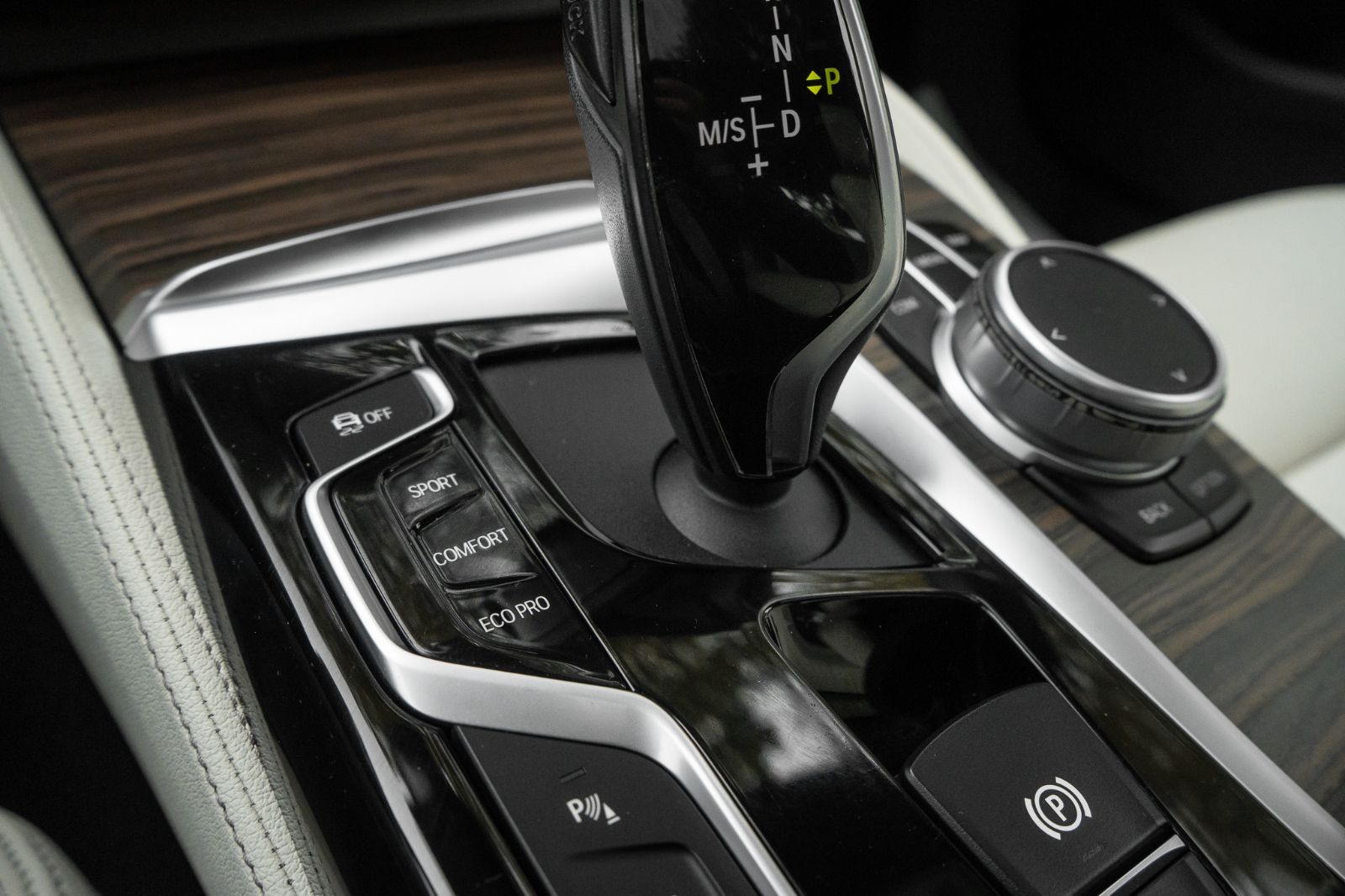2020 BMW 5 Series 530i xDrive-20