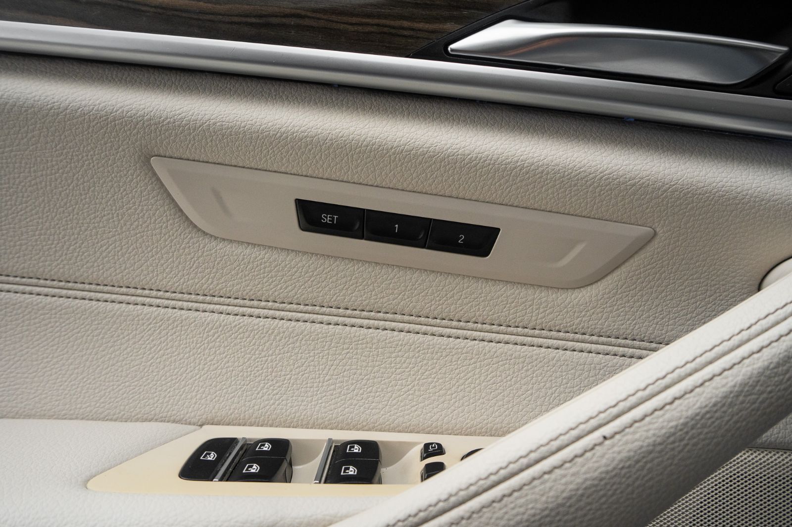 2020 BMW 5 Series 530i xDrive-26
