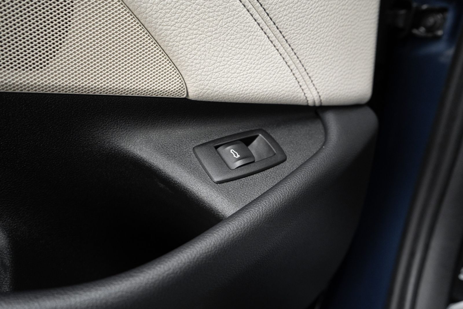 2020 BMW 5 Series 530i xDrive-28