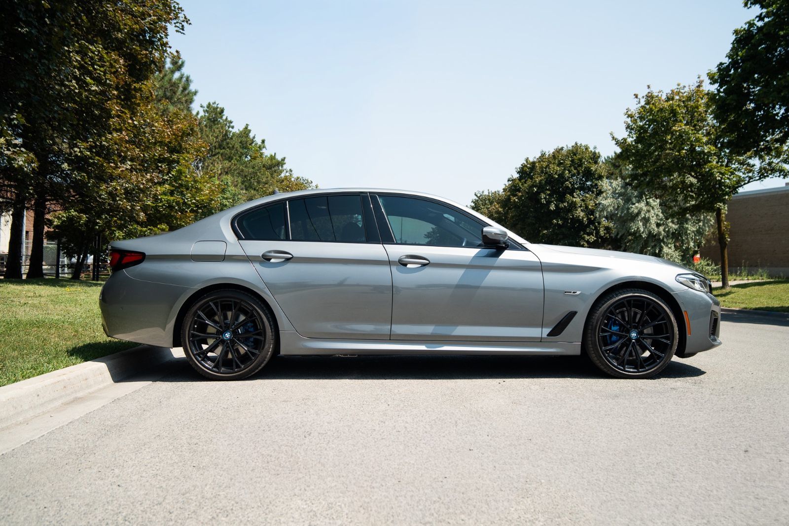 2023 BMW 5 Series 530e xDrive-3
