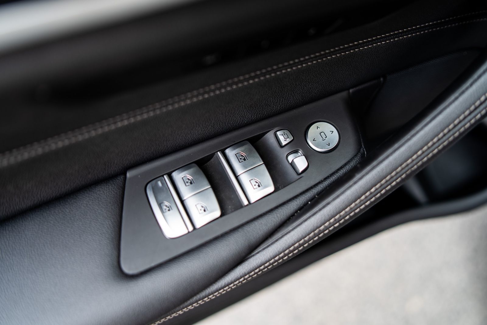 2023 BMW 5 Series 530e xDrive-32