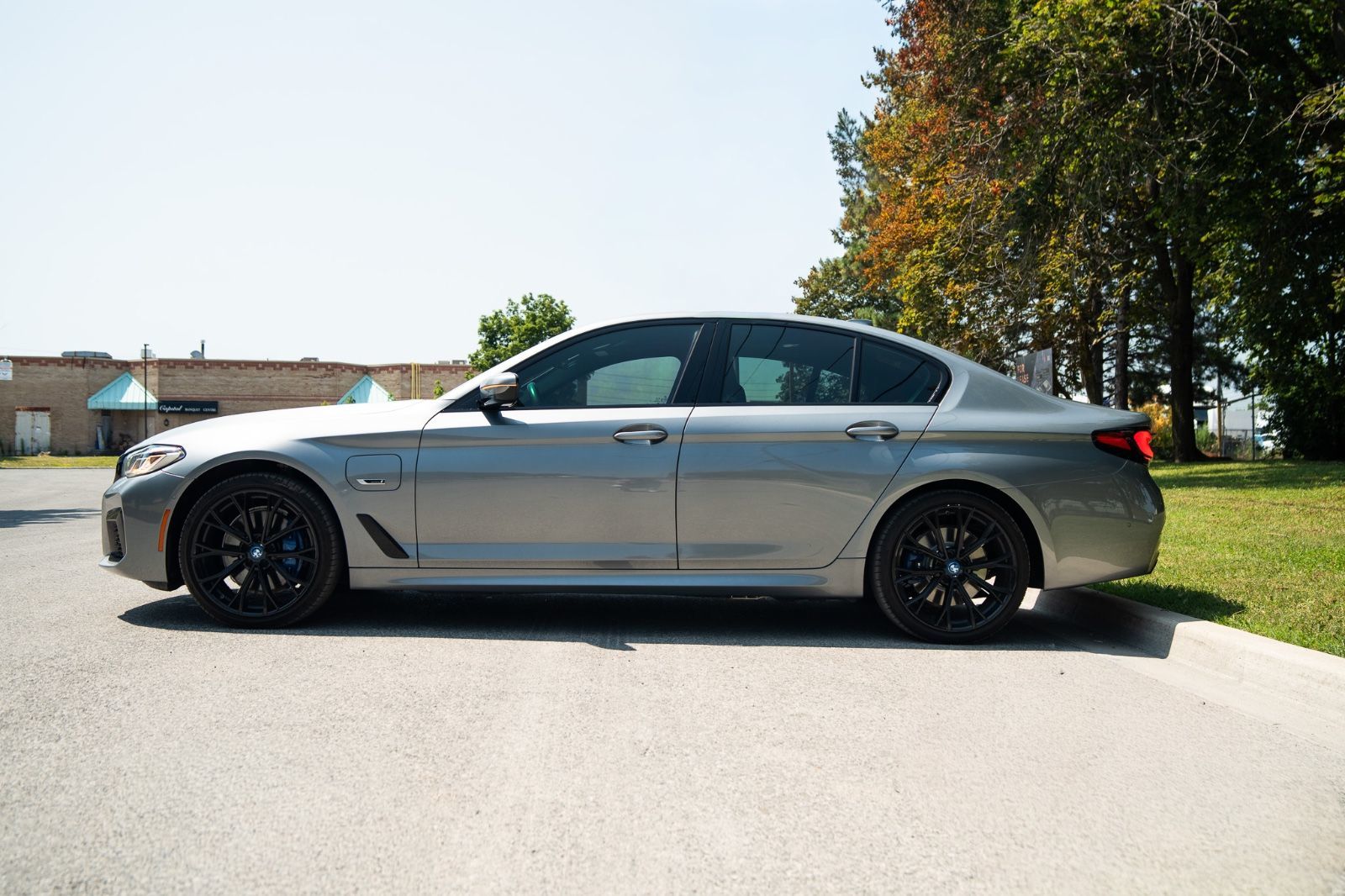 2023 BMW 5 Series 530e xDrive-5