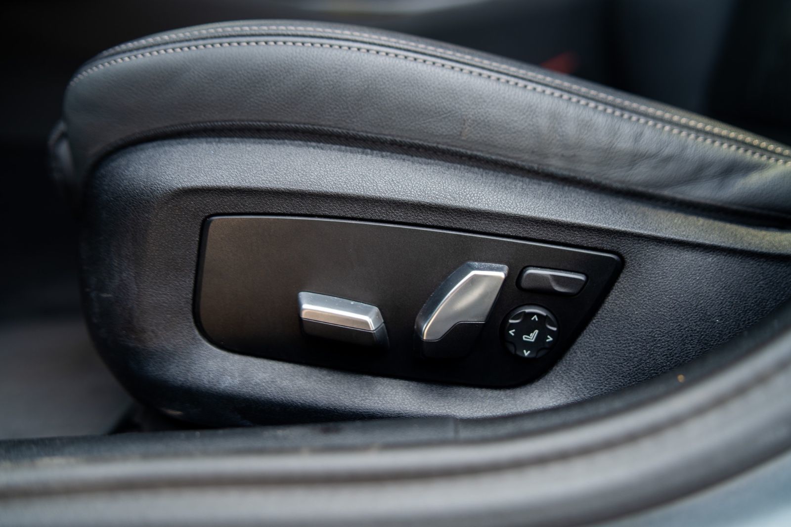 2023 BMW 5 Series 530e xDrive-35
