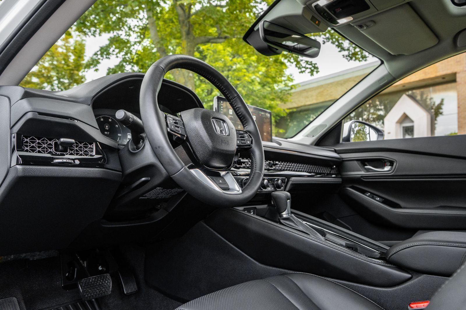 2025 Honda Accord Hybrid Touring-25