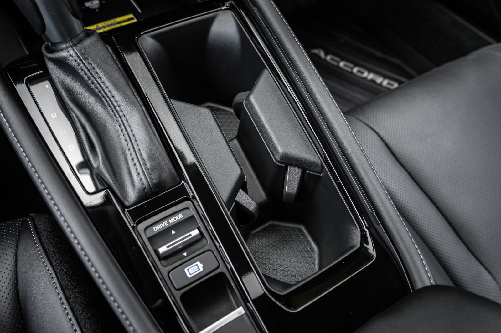 2025 Honda Accord Hybrid Touring-19