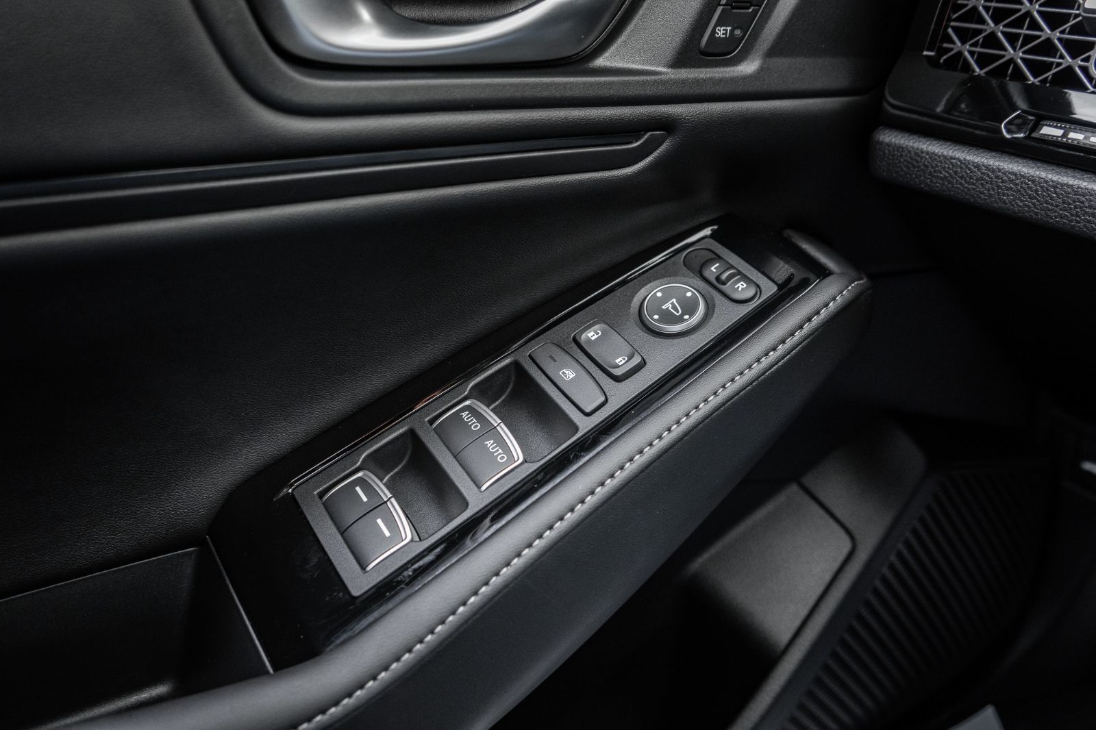 2025 Honda Accord Hybrid Touring-24