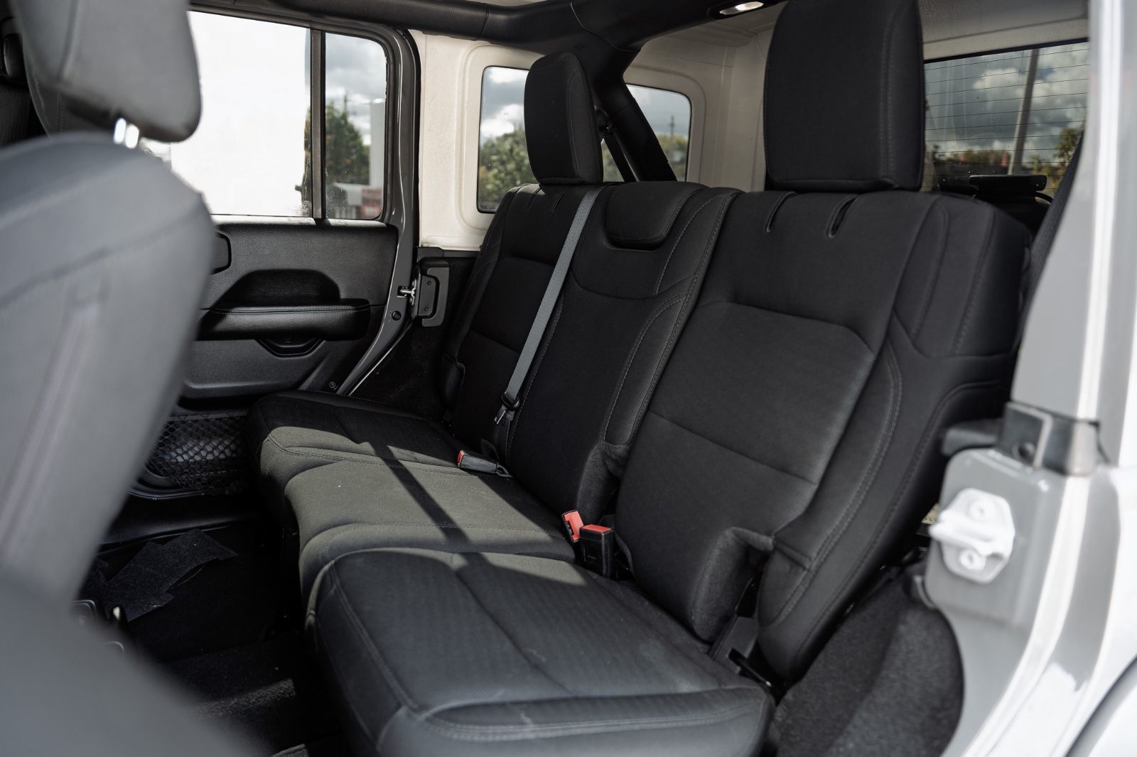2021 Jeep Wrangler Unlimited Sahara-24