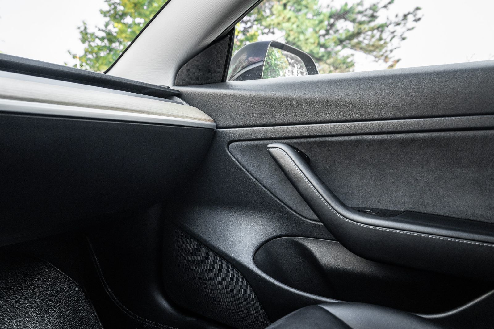 2020 Tesla Model 3 Standard Range Plus-16
