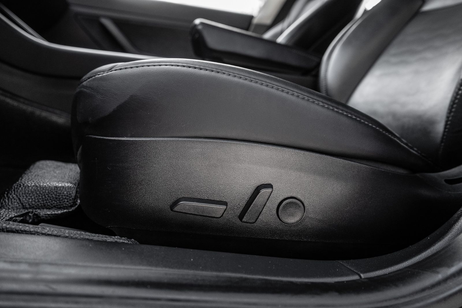 2020 Tesla Model 3 Standard Range Plus-21