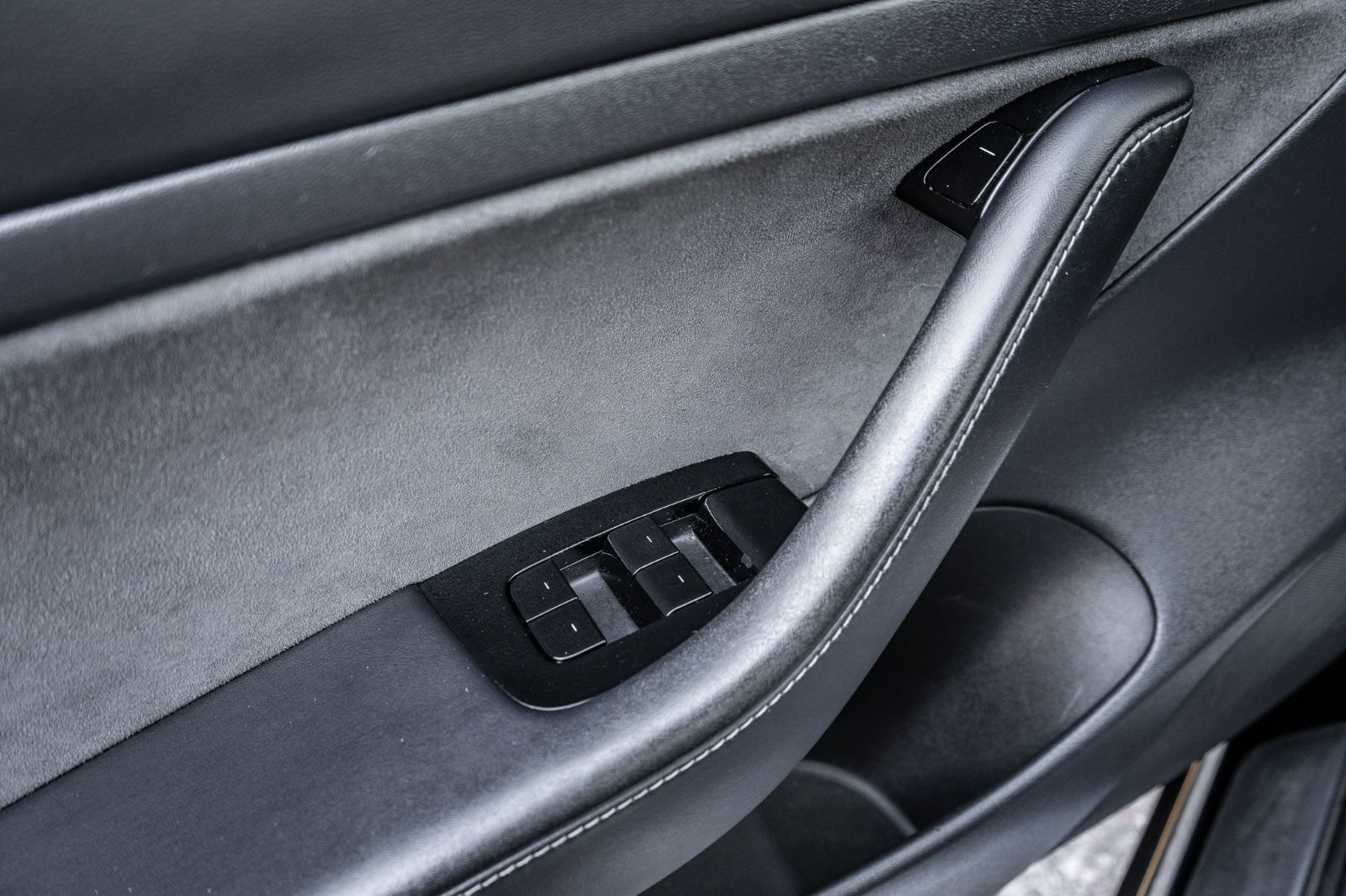 2020 Tesla Model 3 Standard Range Plus-18