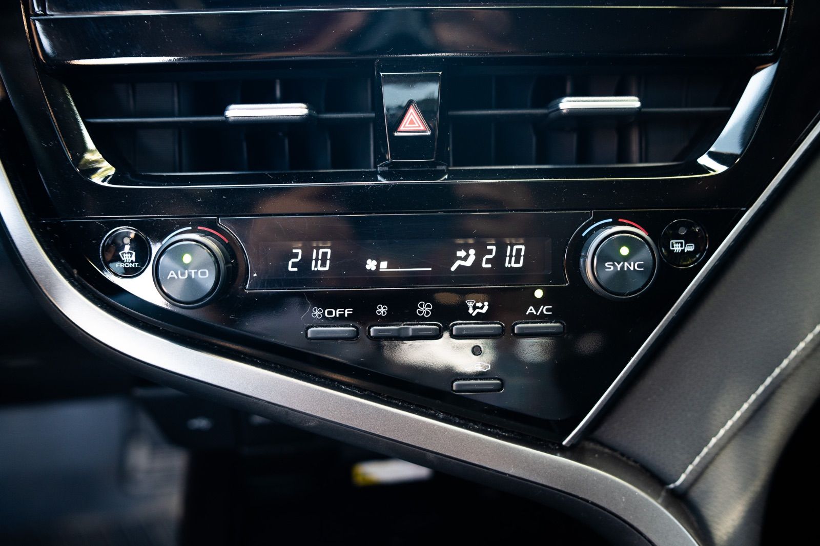 2024 Toyota Camry SE UPGRADE AWD-14