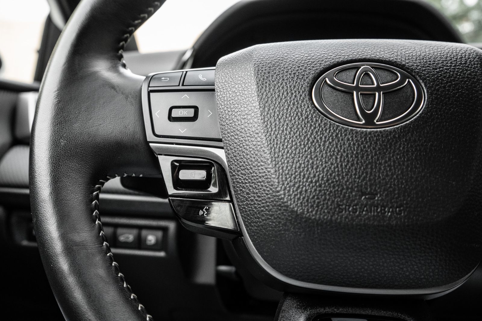 2025 Toyota Camry SE-10