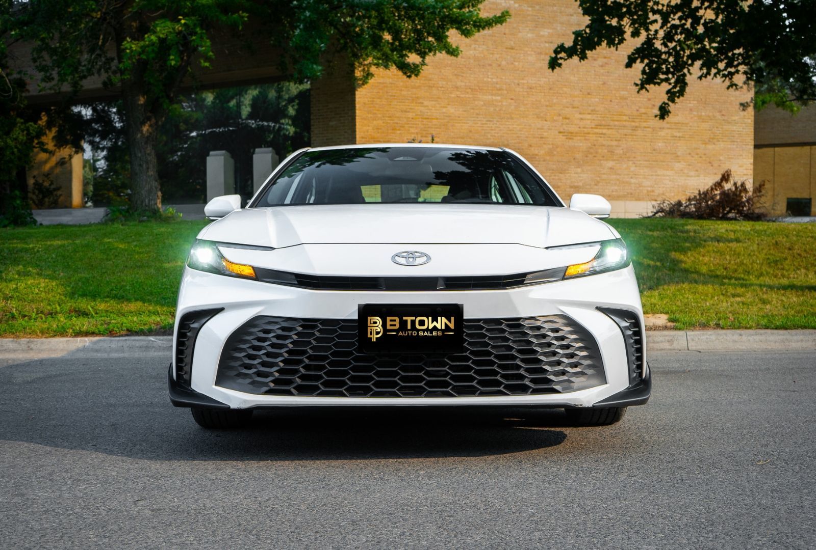 2025 Toyota Camry SE-1