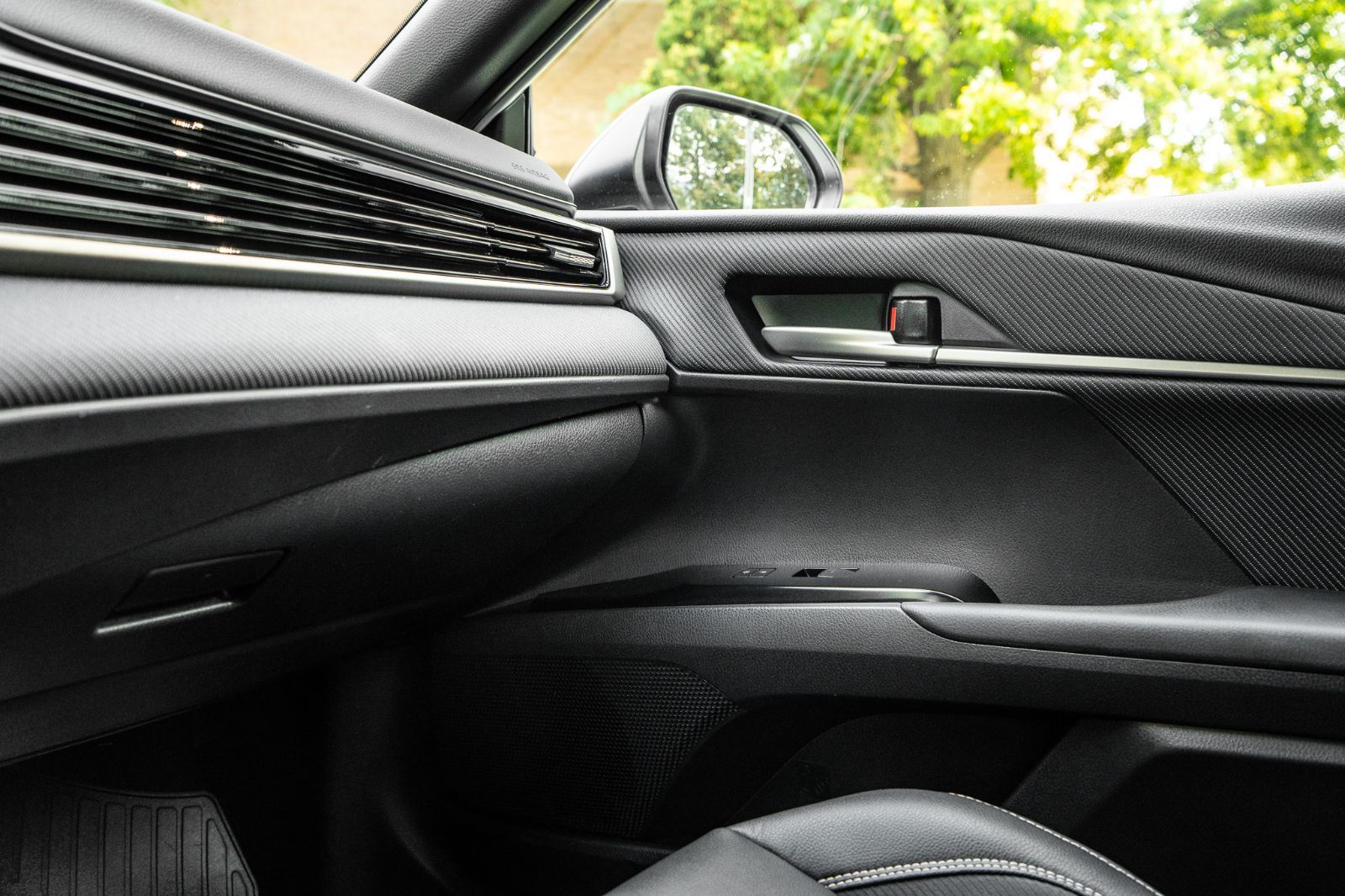 2025 Toyota Camry SE-19