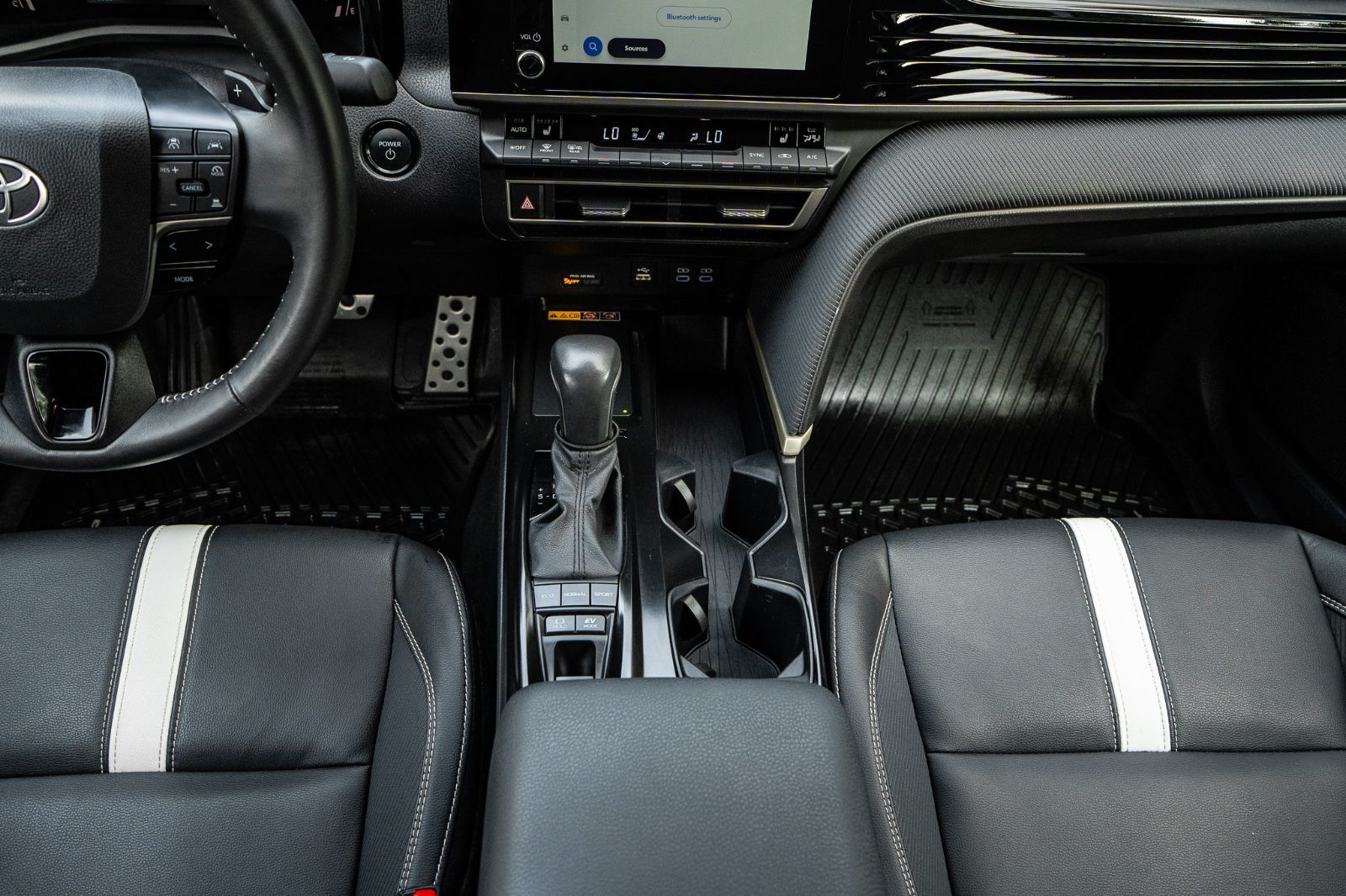 2025 Toyota Camry SE-8