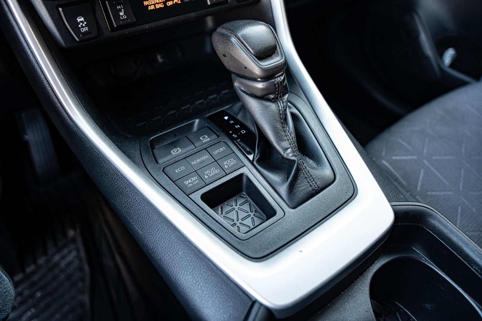 2019 Toyota RAV4 LE AWD-19